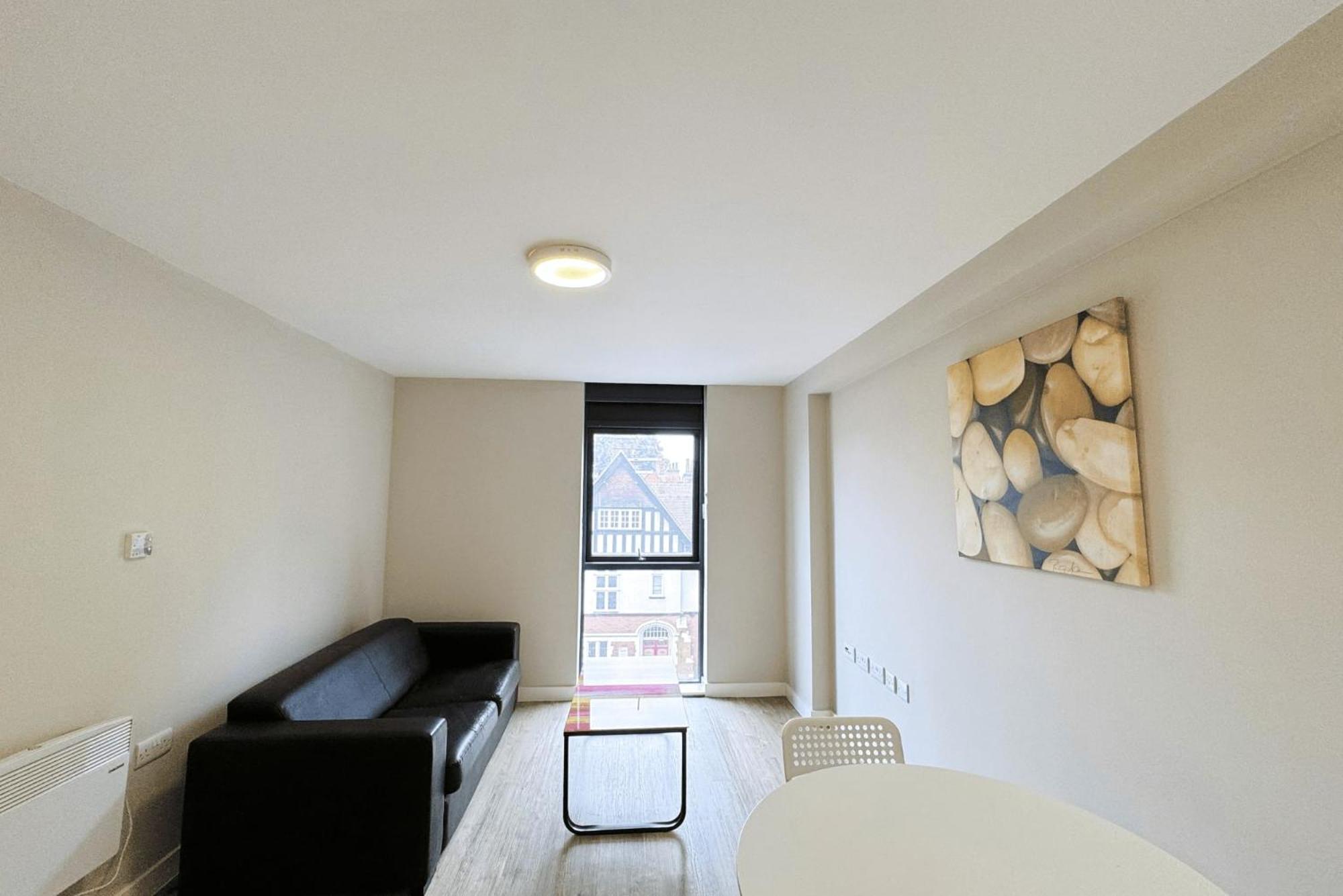 Bright And Modern And At Manor Park Court Apartment Coventry