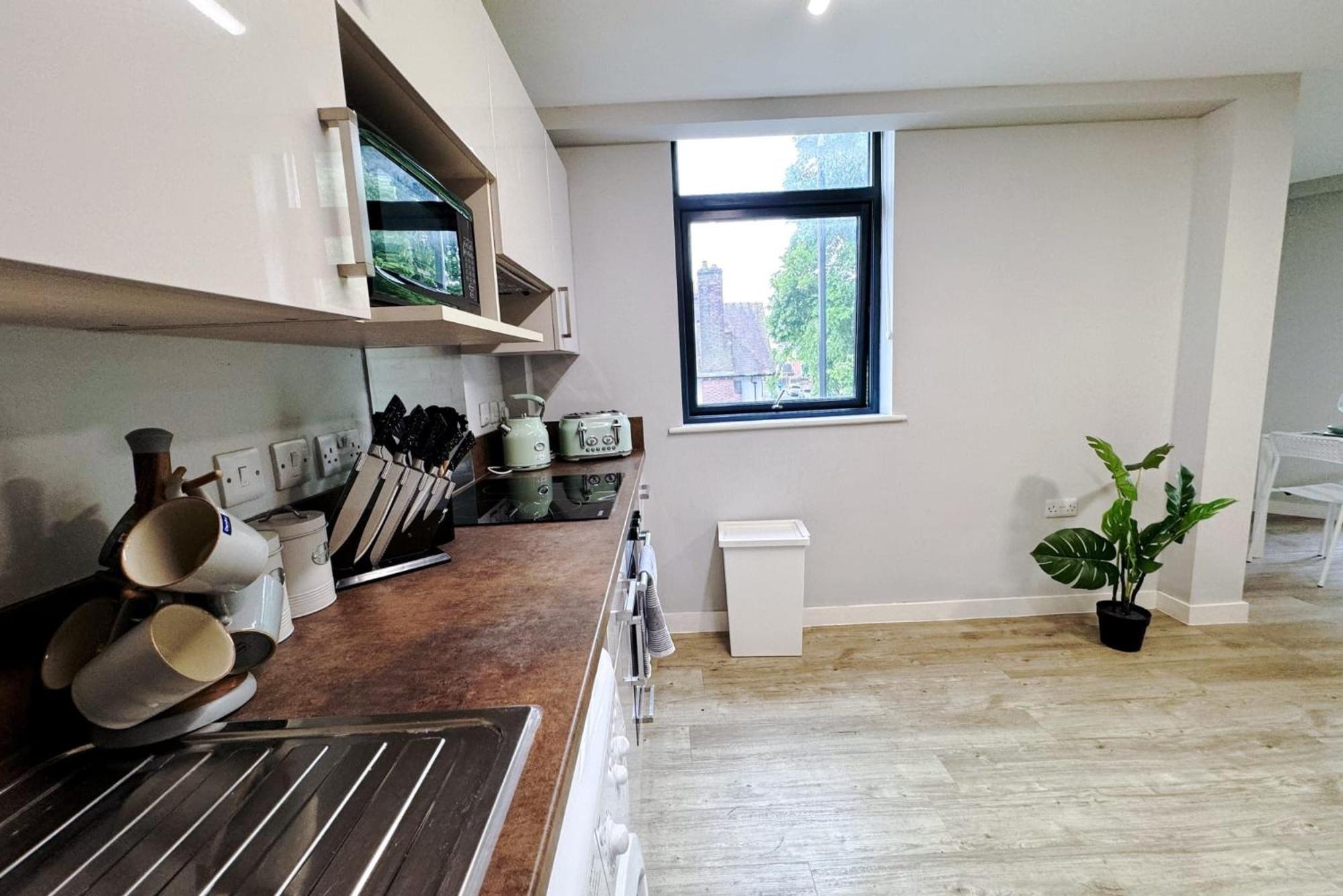 Bright And Modern And At Manor Park Court *