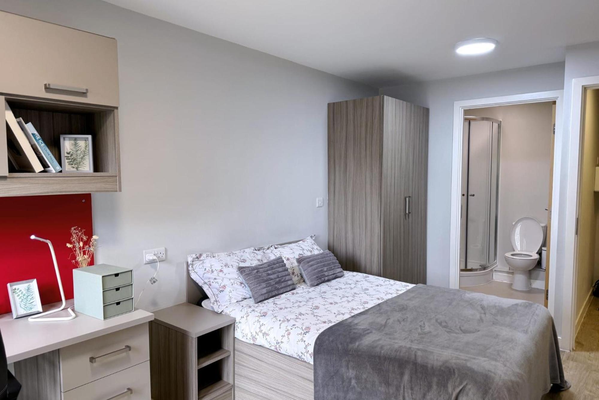 Bright And Modern And At Manor Park Court Apartment