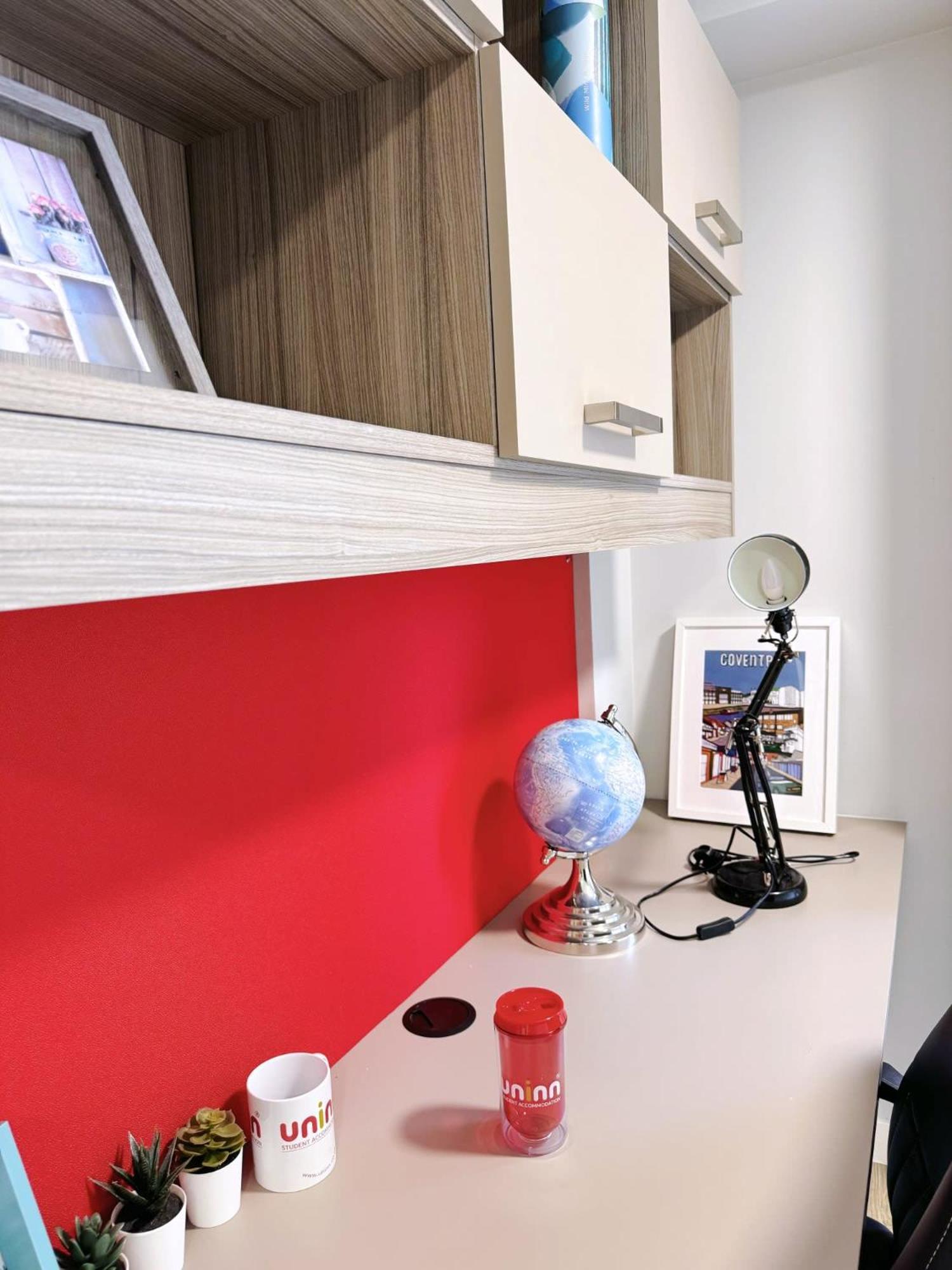 Bright And Modern And At Manor Park Court *