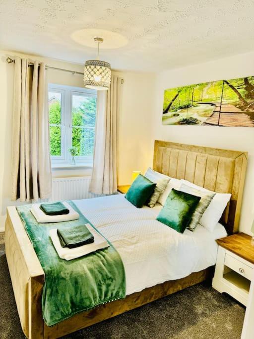Luxury 4 Bed House In *