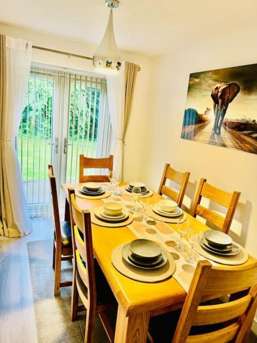 Casa de férias Luxury 4 Bed House In Coventry