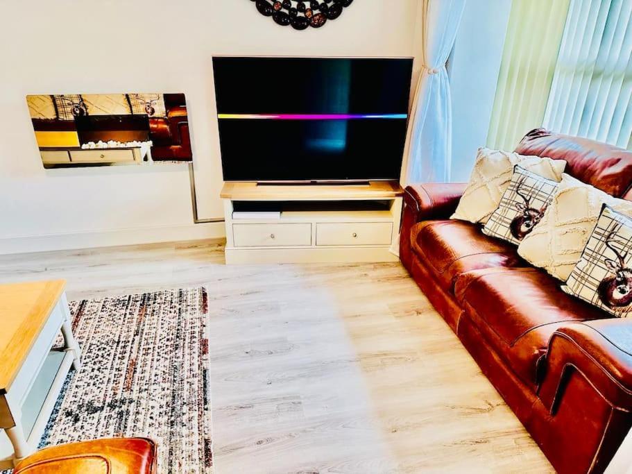 Luxury 4 Bed House In Coventry