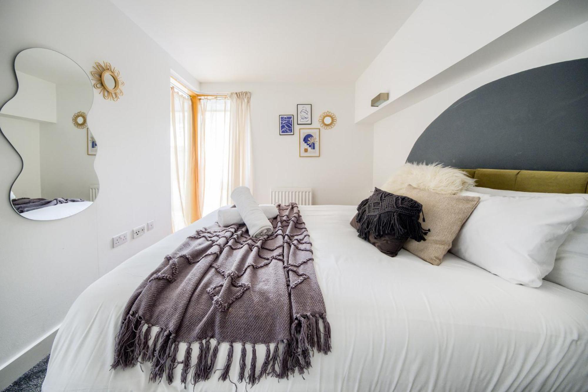Holiday home Large 4-bed Townhouse By Empower Homes *