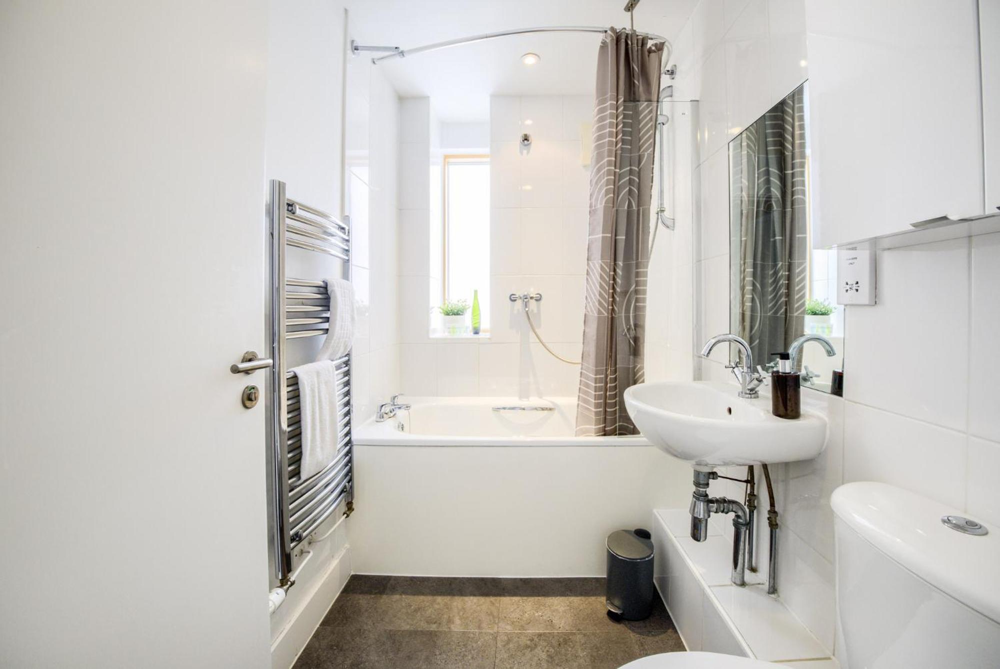 Large 4-bed Townhouse By Empower Homes