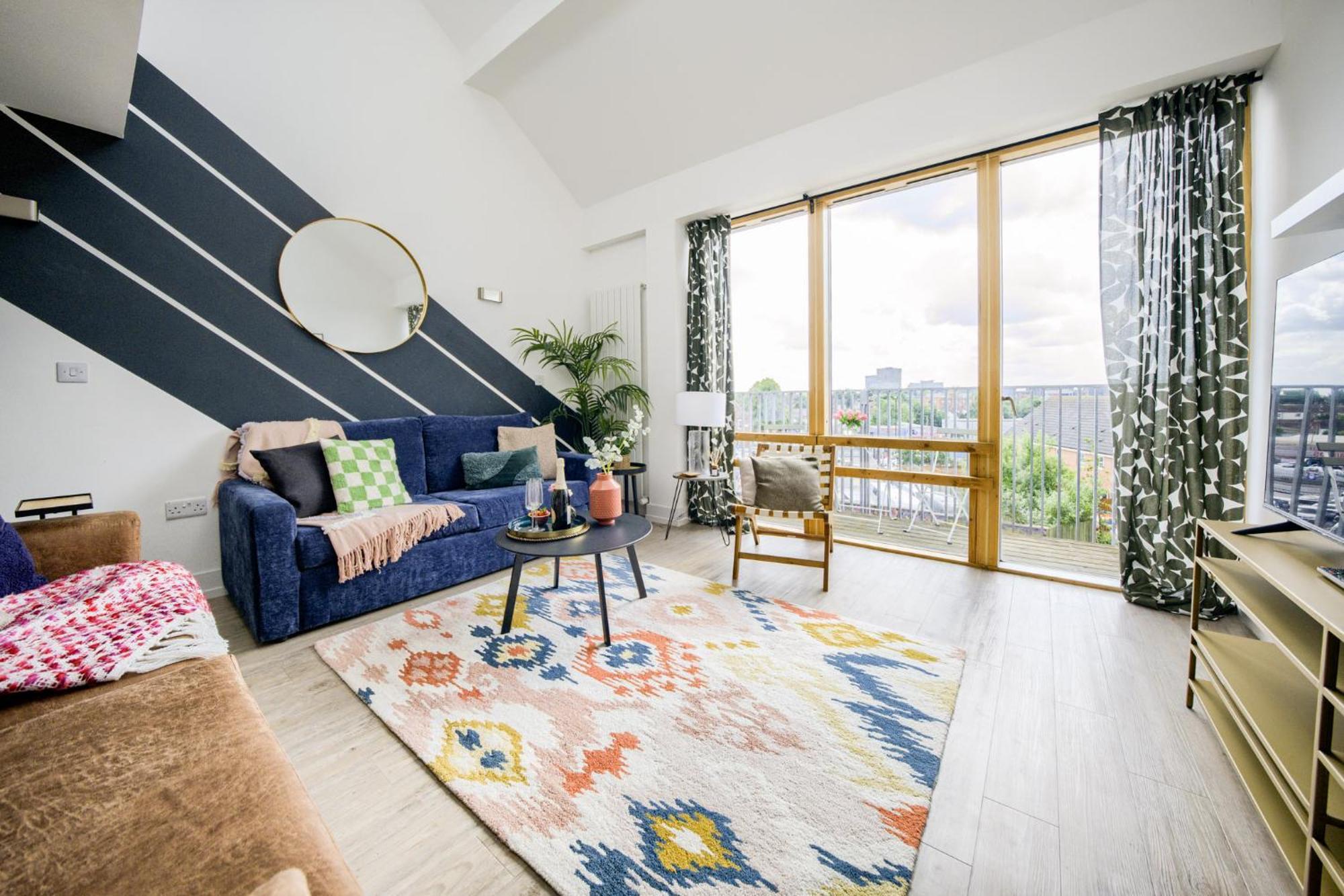 Large 4-bed Townhouse By Empower Homes Holiday home