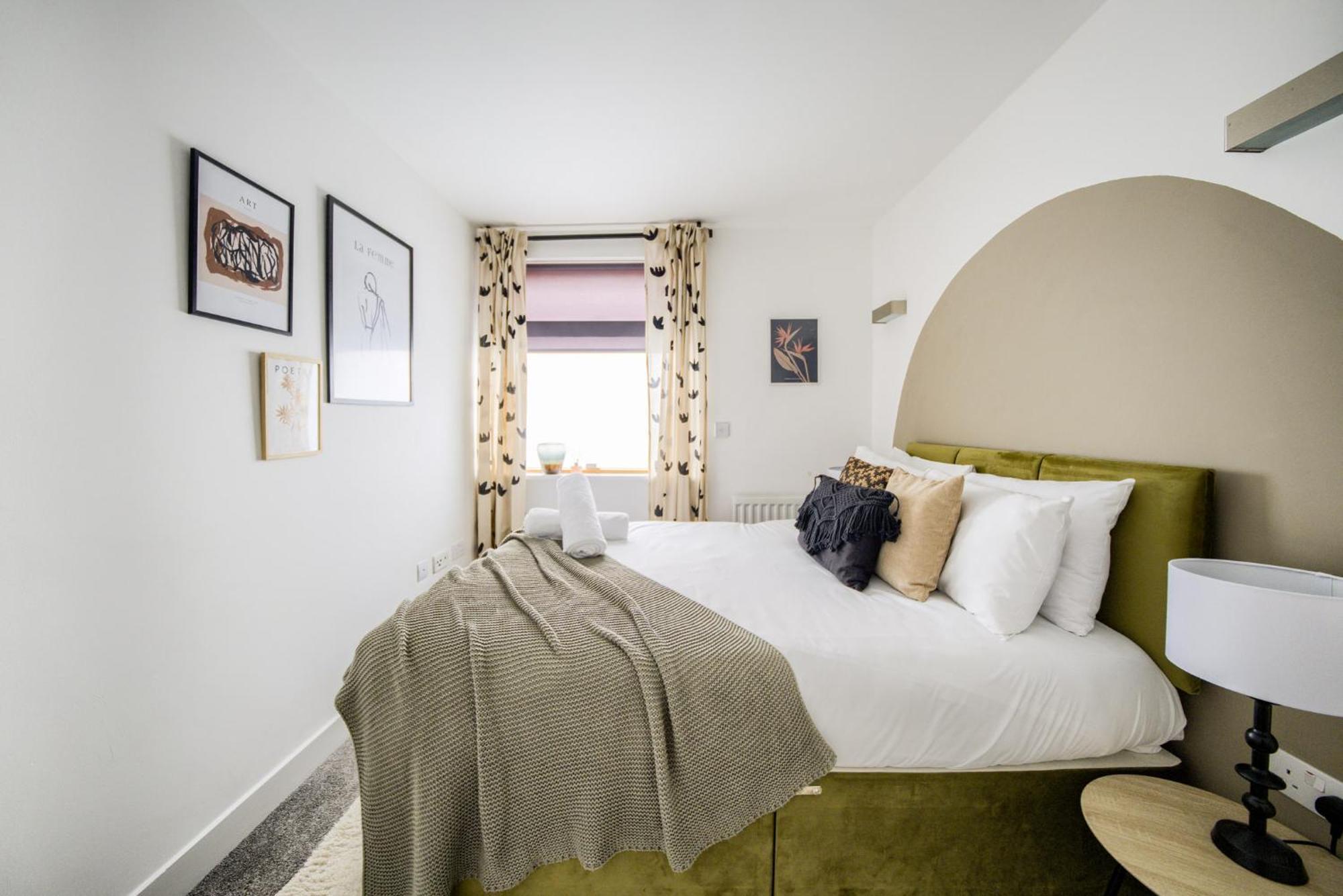 Large 4-bed Townhouse By Empower Homes Holiday home