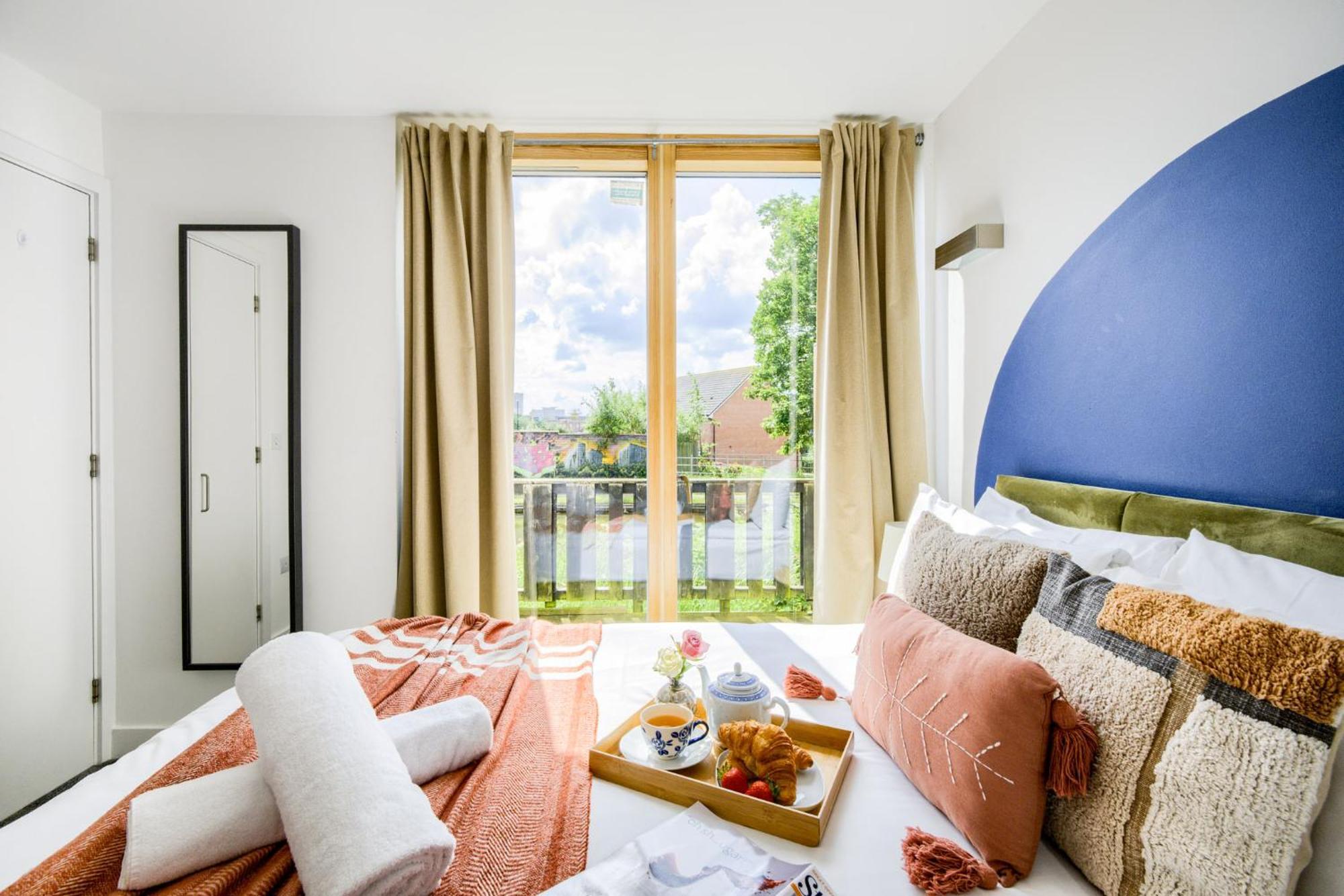 Large 4-bed Townhouse By Empower Homes * Coventry