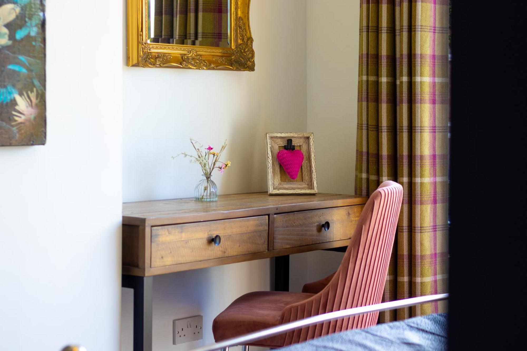 Maisonette With Balcony, Free Parking And Wi-fi Apartment *