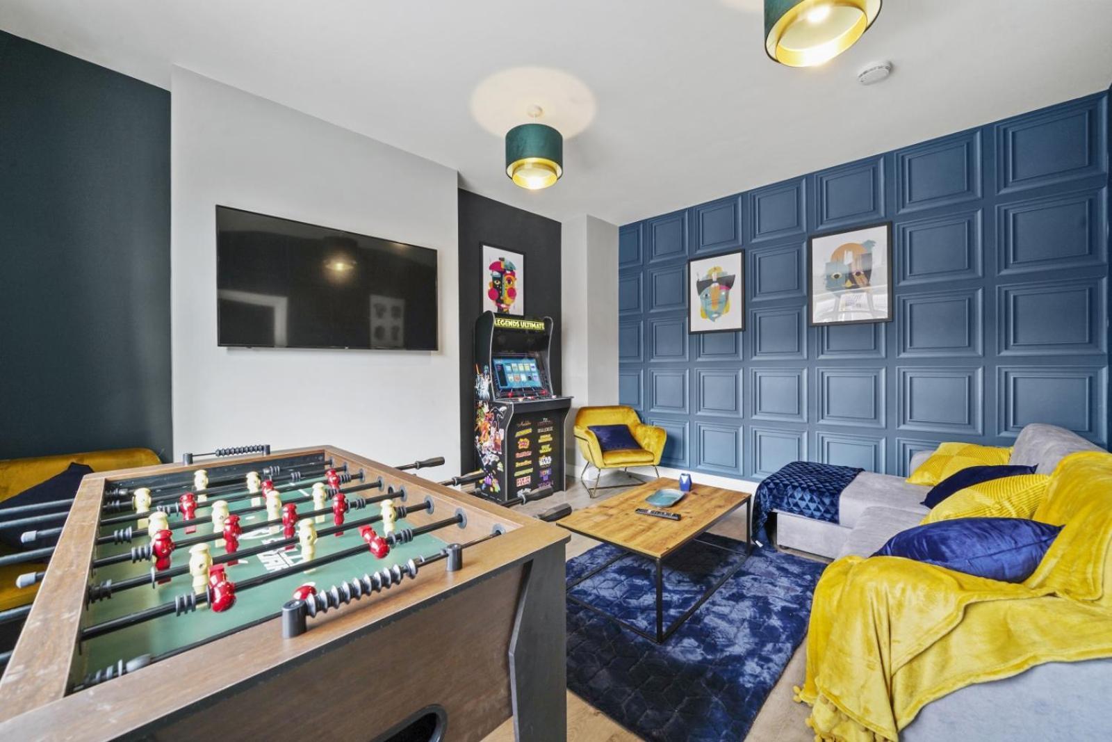 Coventry, Cinema Tv Games Room, Sleeps 11