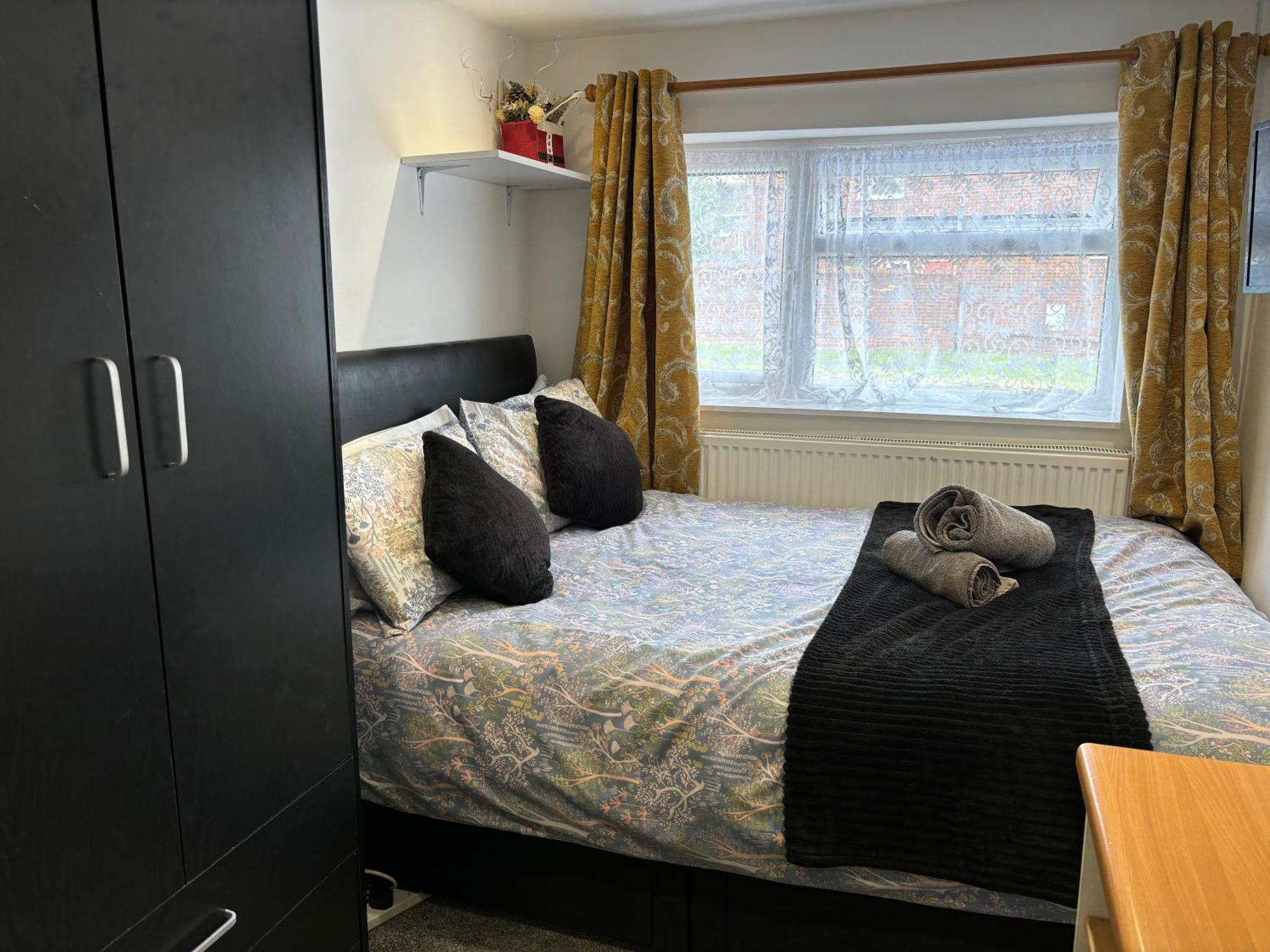Practical Onsite Cosy With Shared Entrance Coventry