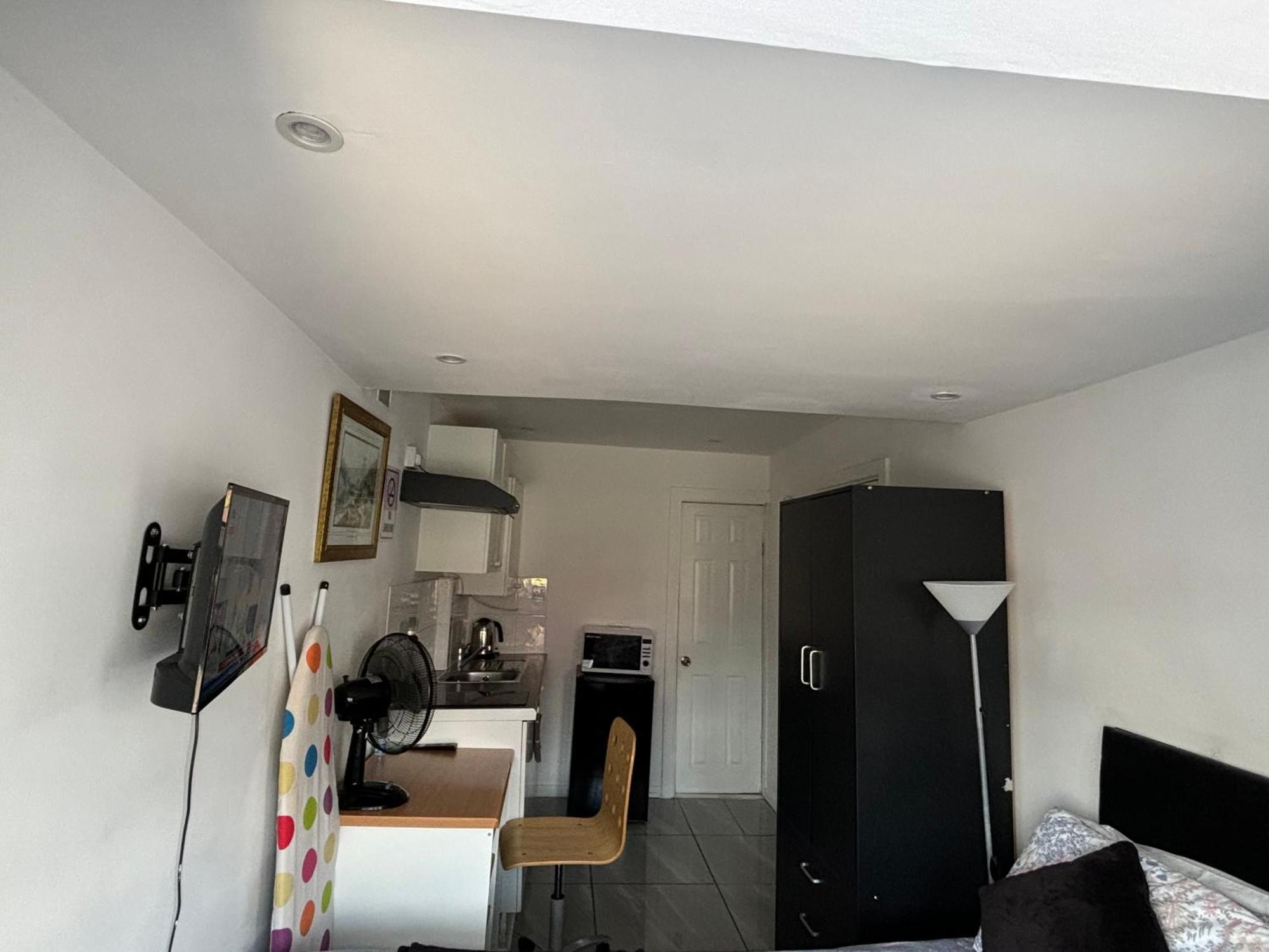 Practical Onsite Cosy With Shared Entrance