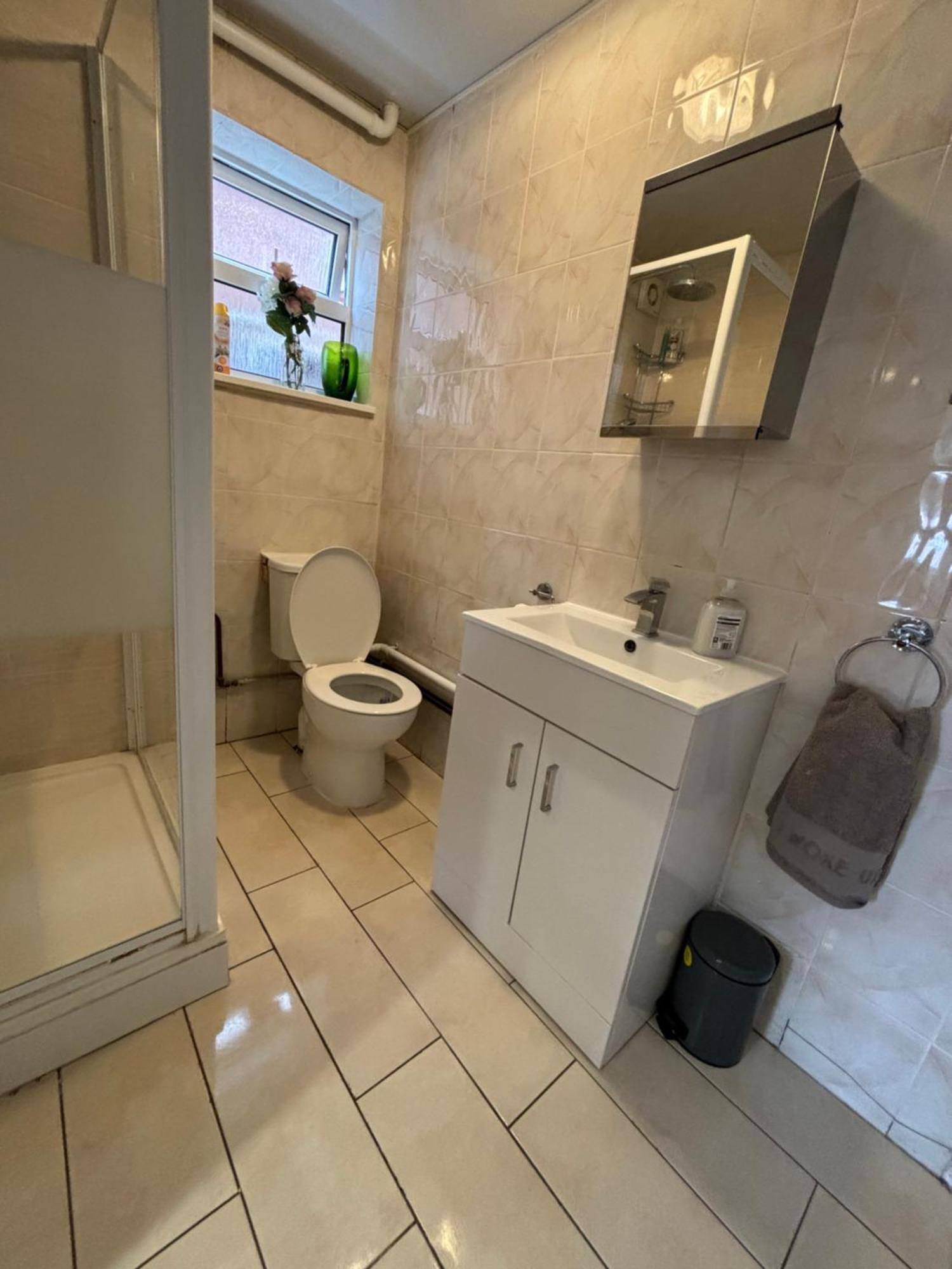 Apartment Practical Onsite Cosy With Shared Entrance Coventry