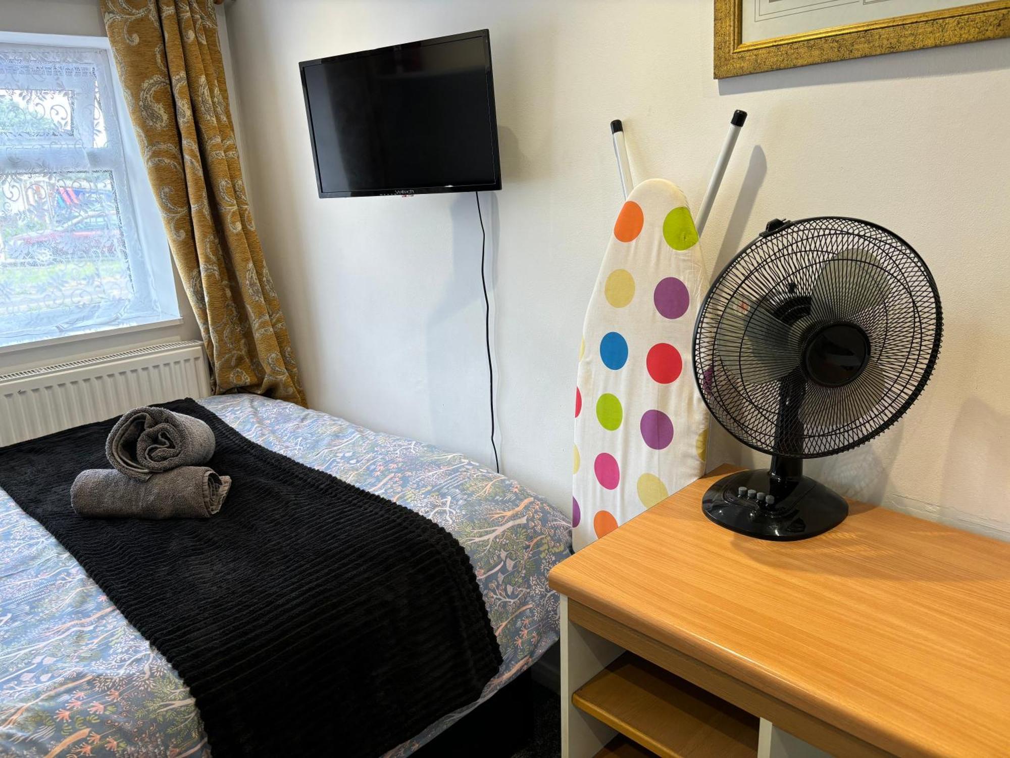 Practical Onsite Cosy With Shared Entrance