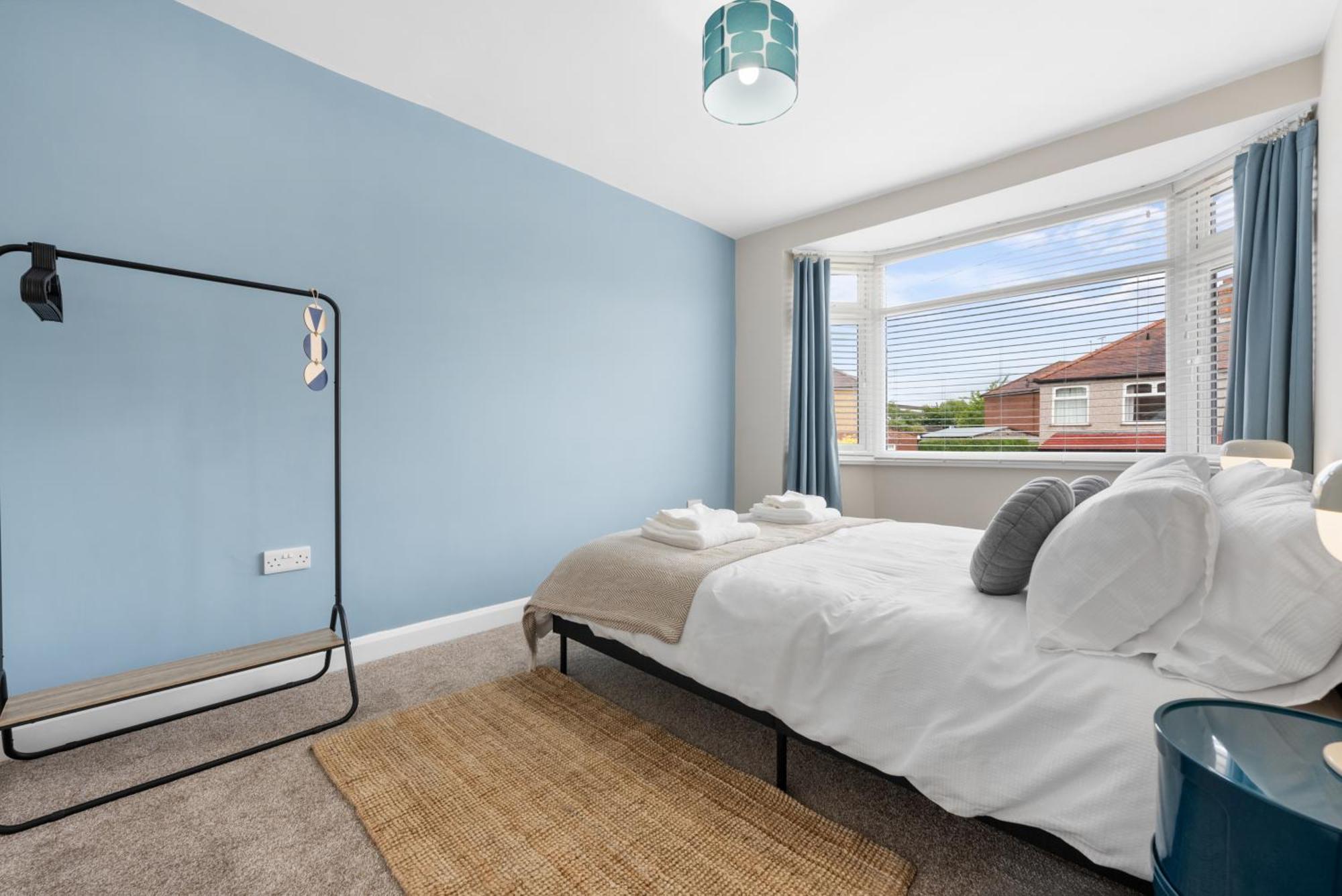 Warwick Uni-modern 3 Bed House Free Parking, Wifi, Garden