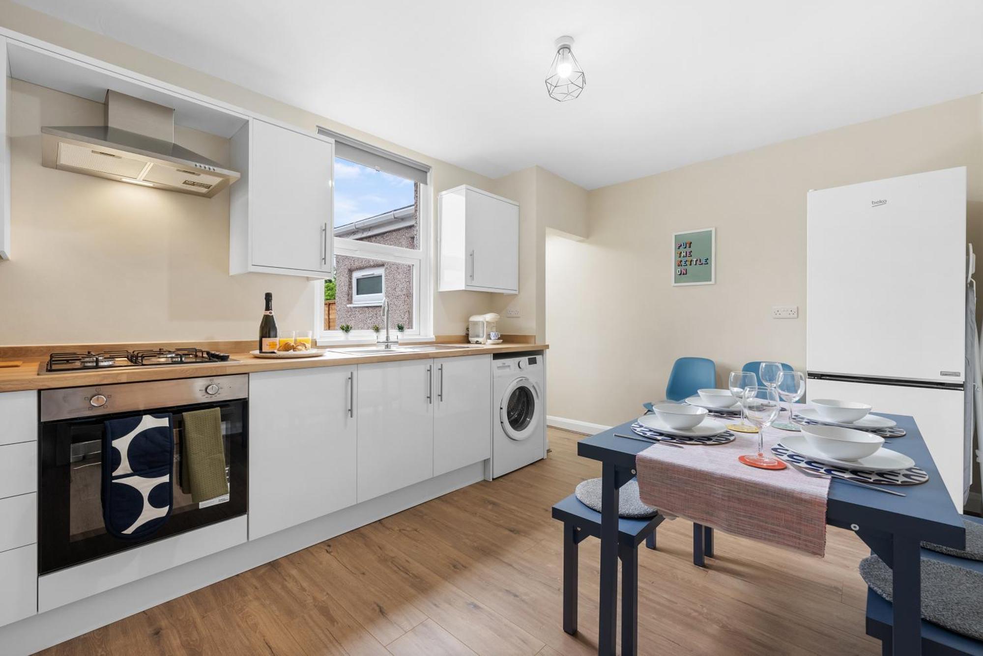 Warwick Uni-modern 3 Bed House Free Parking, Wifi, Garden Holiday home *