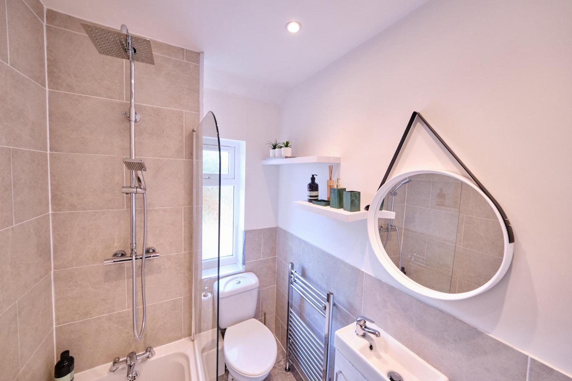 Luxury In Near Building Society Arena And Arena Shopping Park Coventry