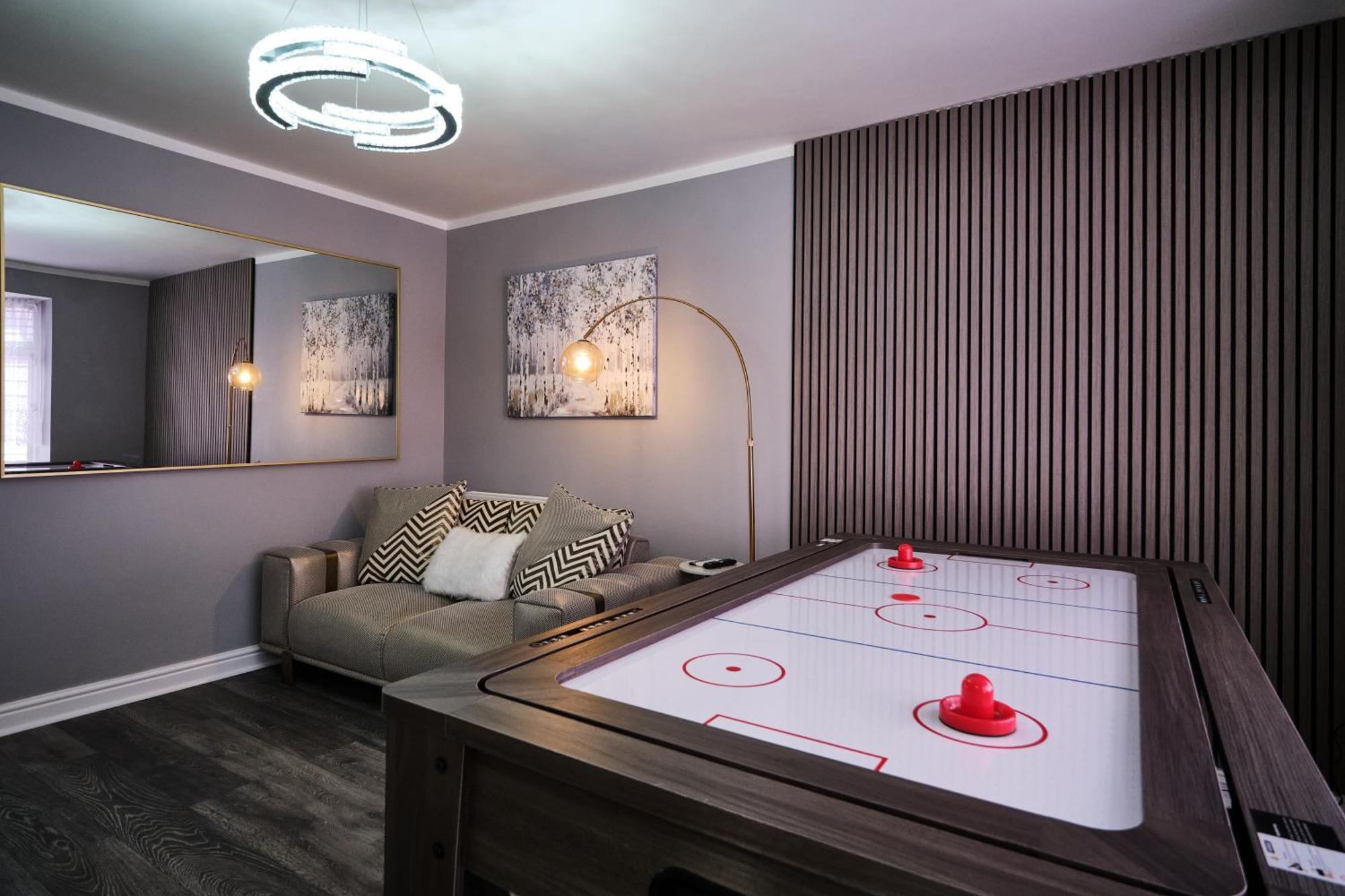 Luxury In Near Building Society Arena And Arena Shopping Park Coventry