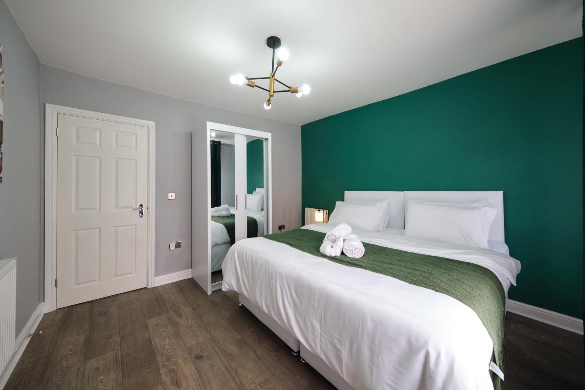 Holiday home Luxury In Near Building Society Arena And Arena Shopping Park *