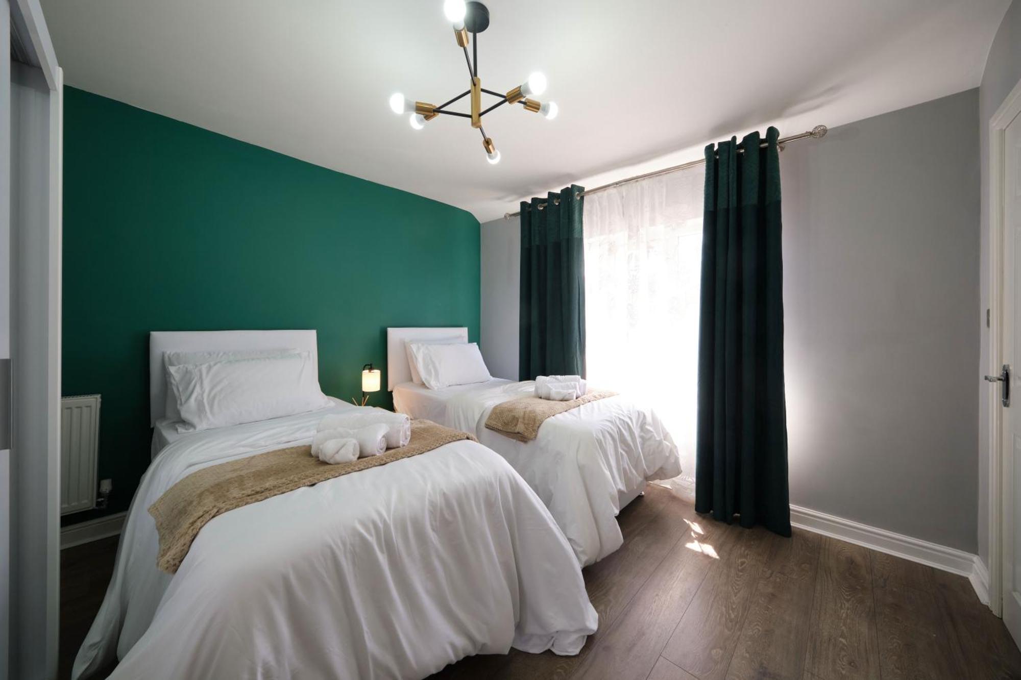 Luxury In Near Building Society Arena And Arena Shopping Park Holiday home Coventry