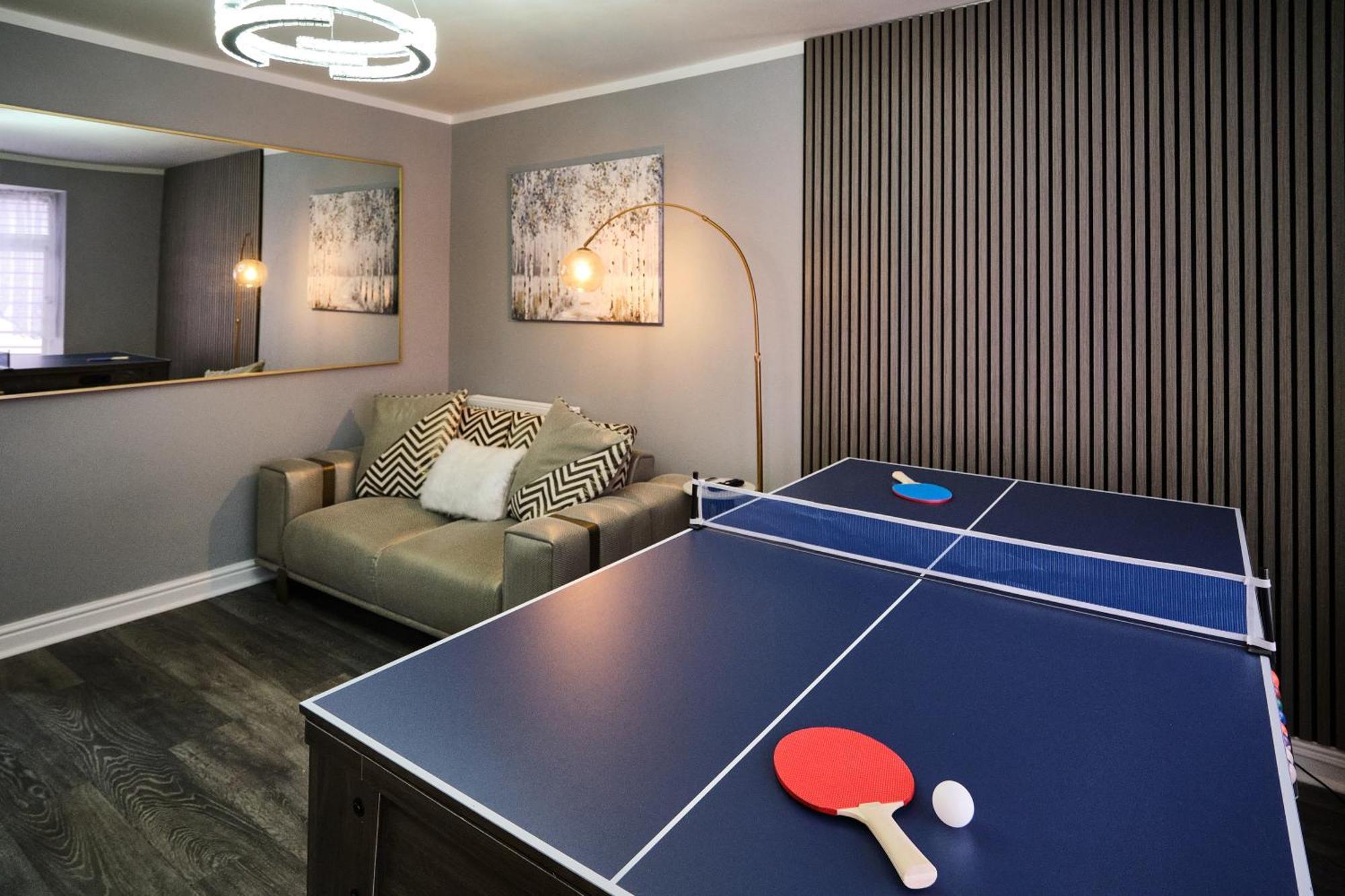 Luxury In Near Building Society Arena And Arena Shopping Park *