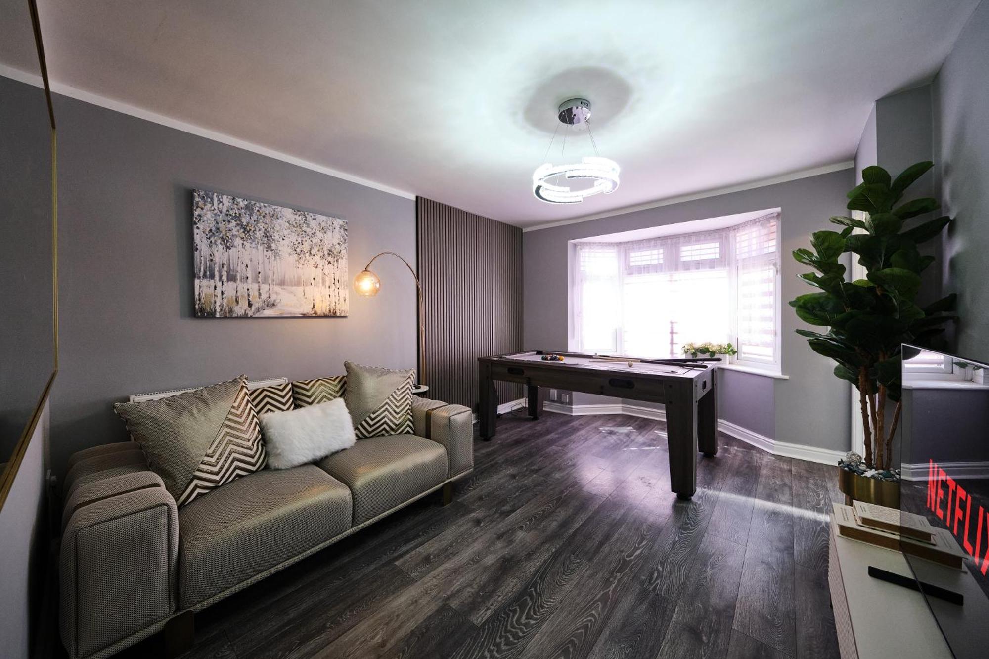 Luxury In Near Building Society Arena And Arena Shopping Park Holiday home Coventry