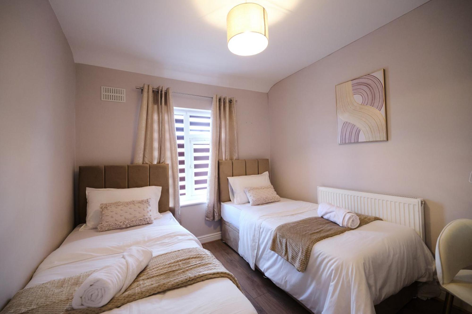 Luxury In Near Building Society Arena And Arena Shopping Park Coventry