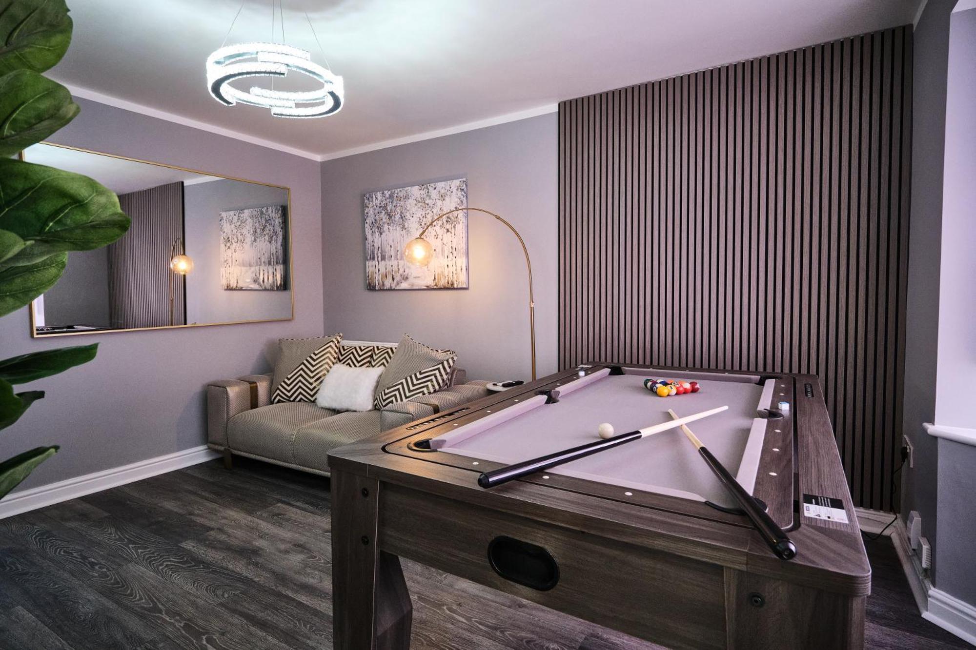 Holiday home Luxury In Near Building Society Arena And Arena Shopping Park Coventry
