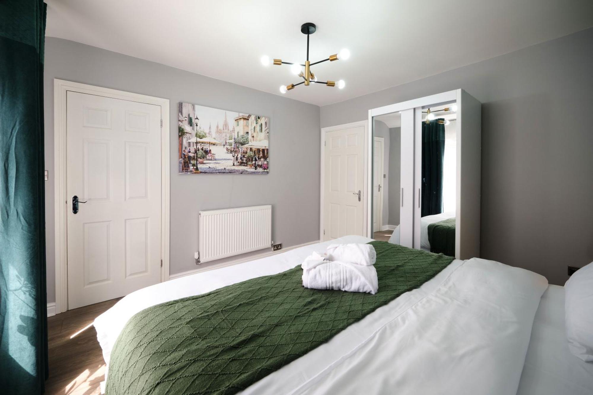 Luxury In Near Building Society Arena And Arena Shopping Park Holiday home *
