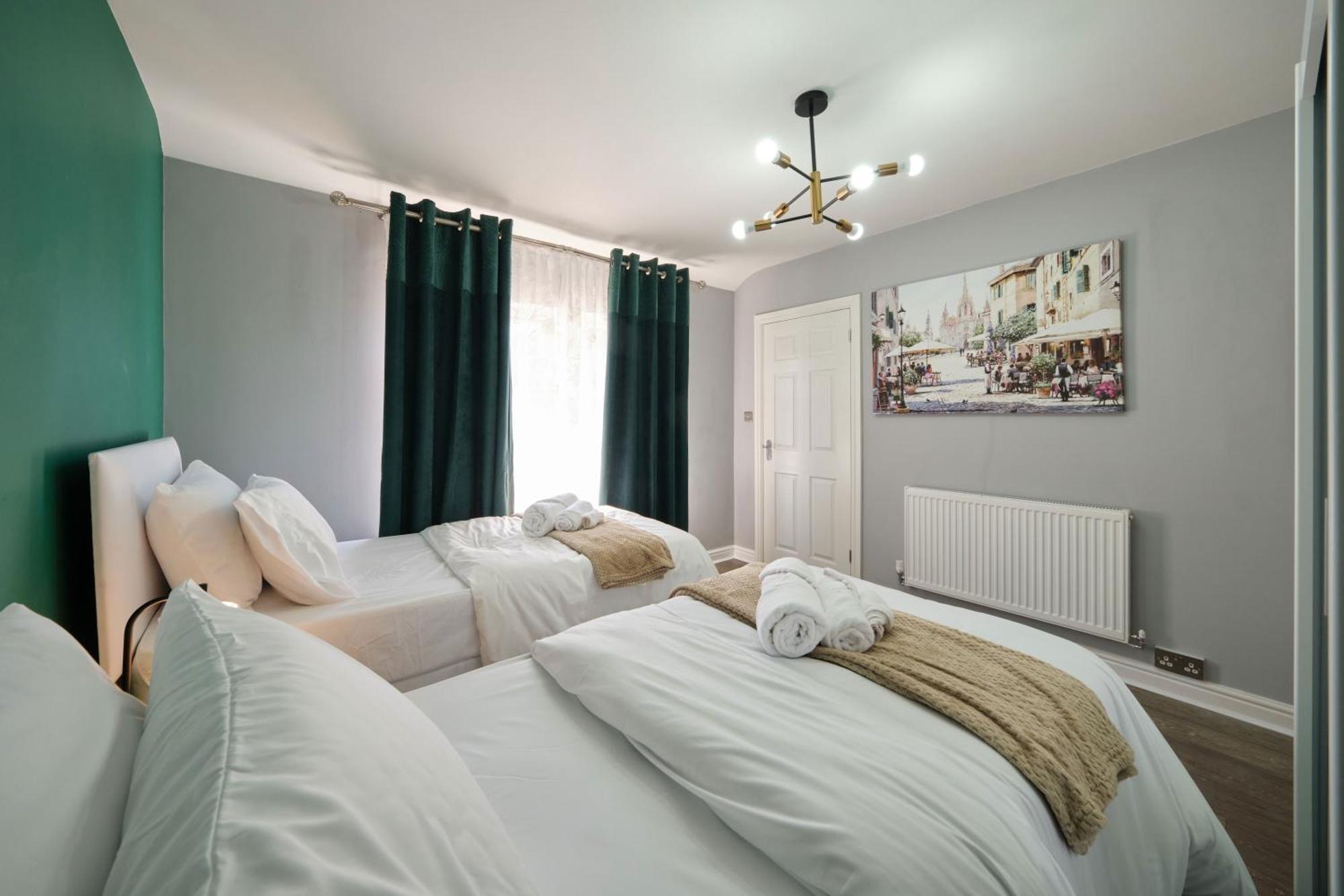 Luxury In Near Building Society Arena And Arena Shopping Park Holiday home *