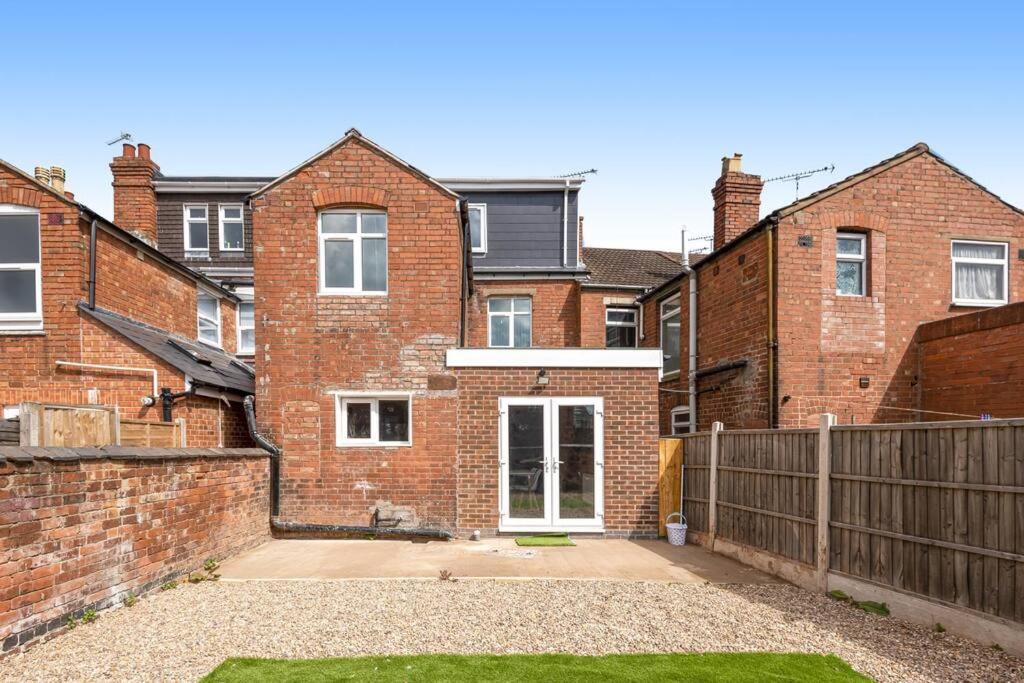 6 Bedroom 6 Bathroom House - Close To To Centre - Free Parking, Fast Wifi, Smart Tv And Work Desks By Yoko *