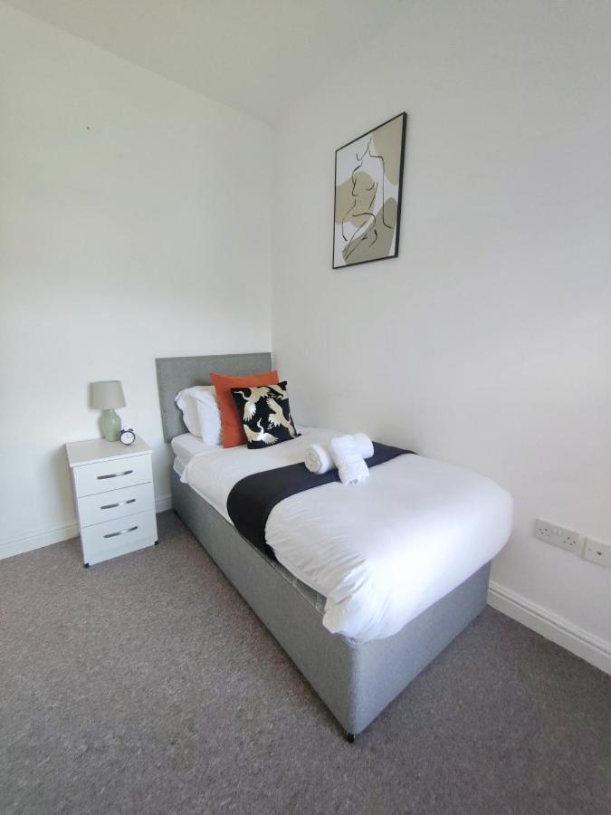 Comfort 5-bedroom * Coventry