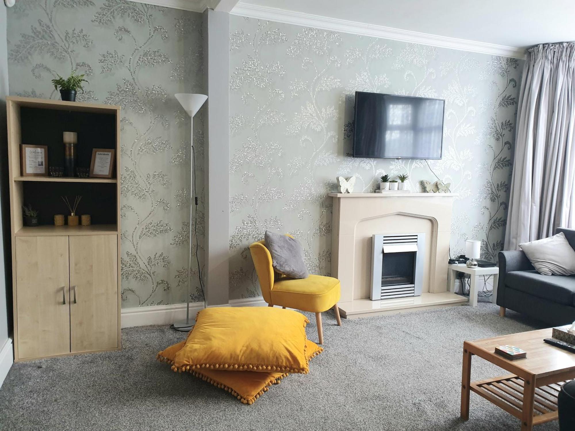 Spacious City With Free Parking, Fast Wi-fi & Netflix Coventry