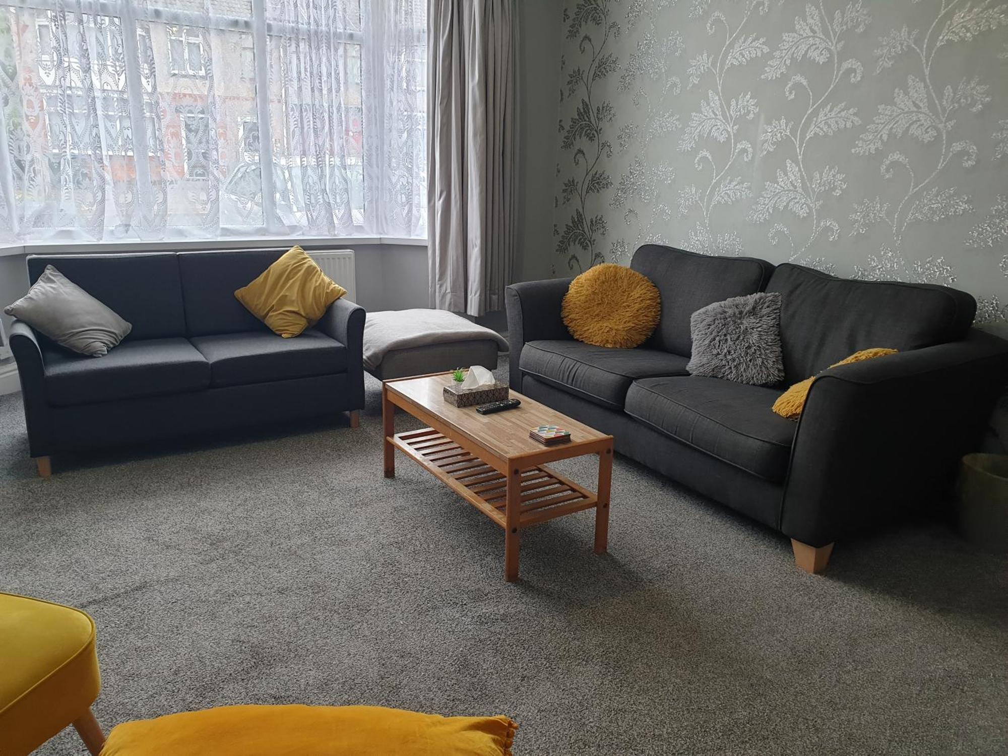 Spacious City With Free Parking, Fast Wi-fi & Netflix Holiday home Coventry