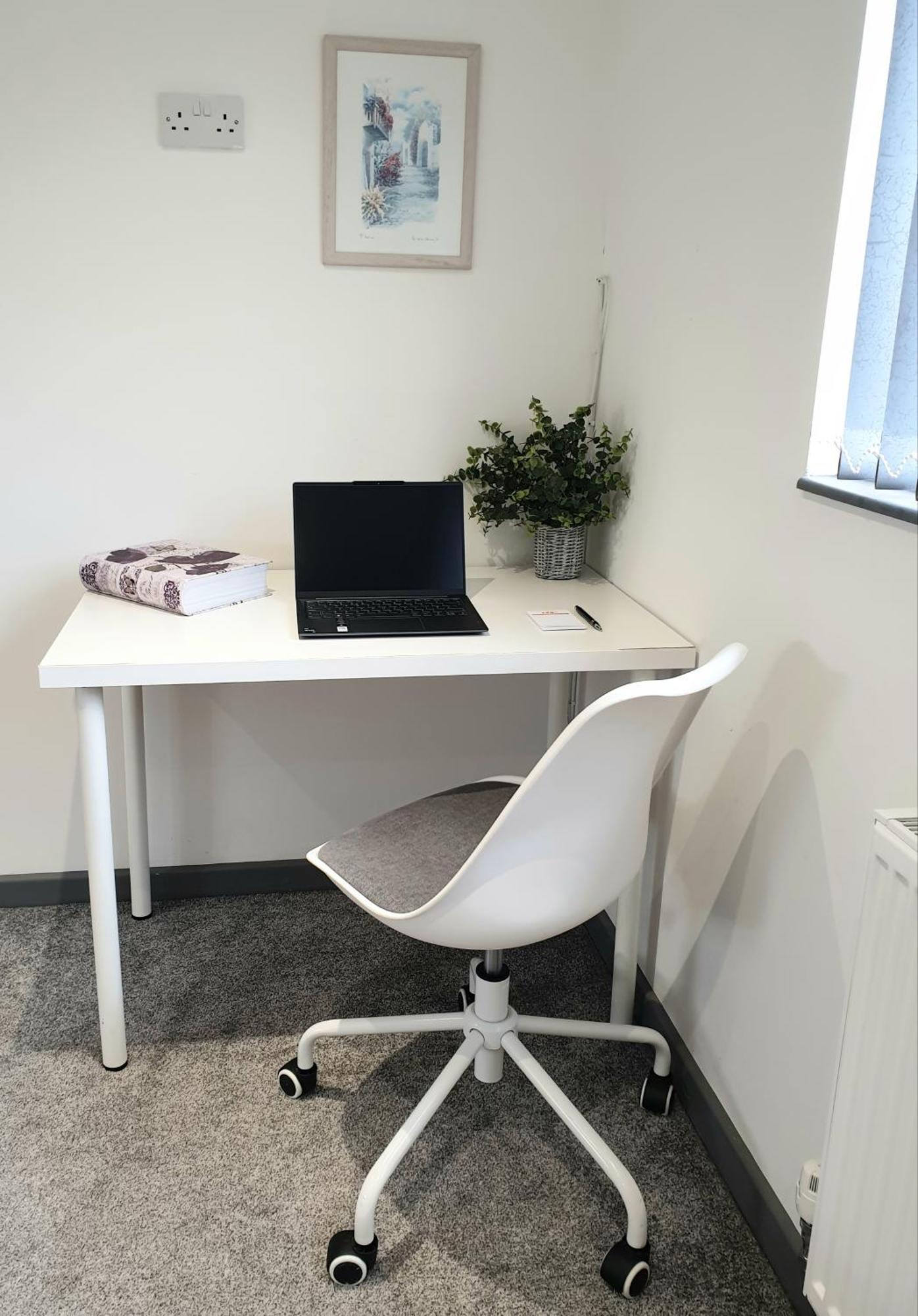 Spacious City With Free Parking, Fast Wi-fi & Netflix Coventry