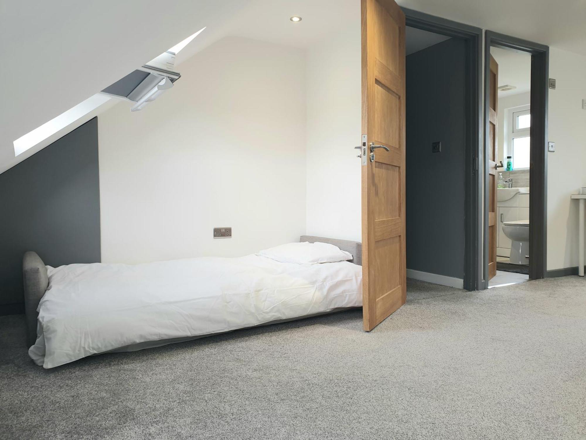 Spacious City With Free Parking, Fast Wi-fi & Netflix