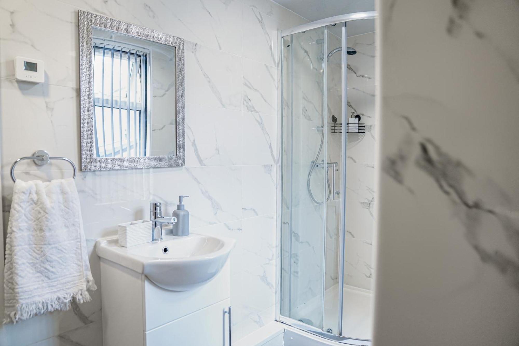 Hiltop 2bed Apartment, Near Centre, Sleeps 4 With Parking Apartamento Coventry