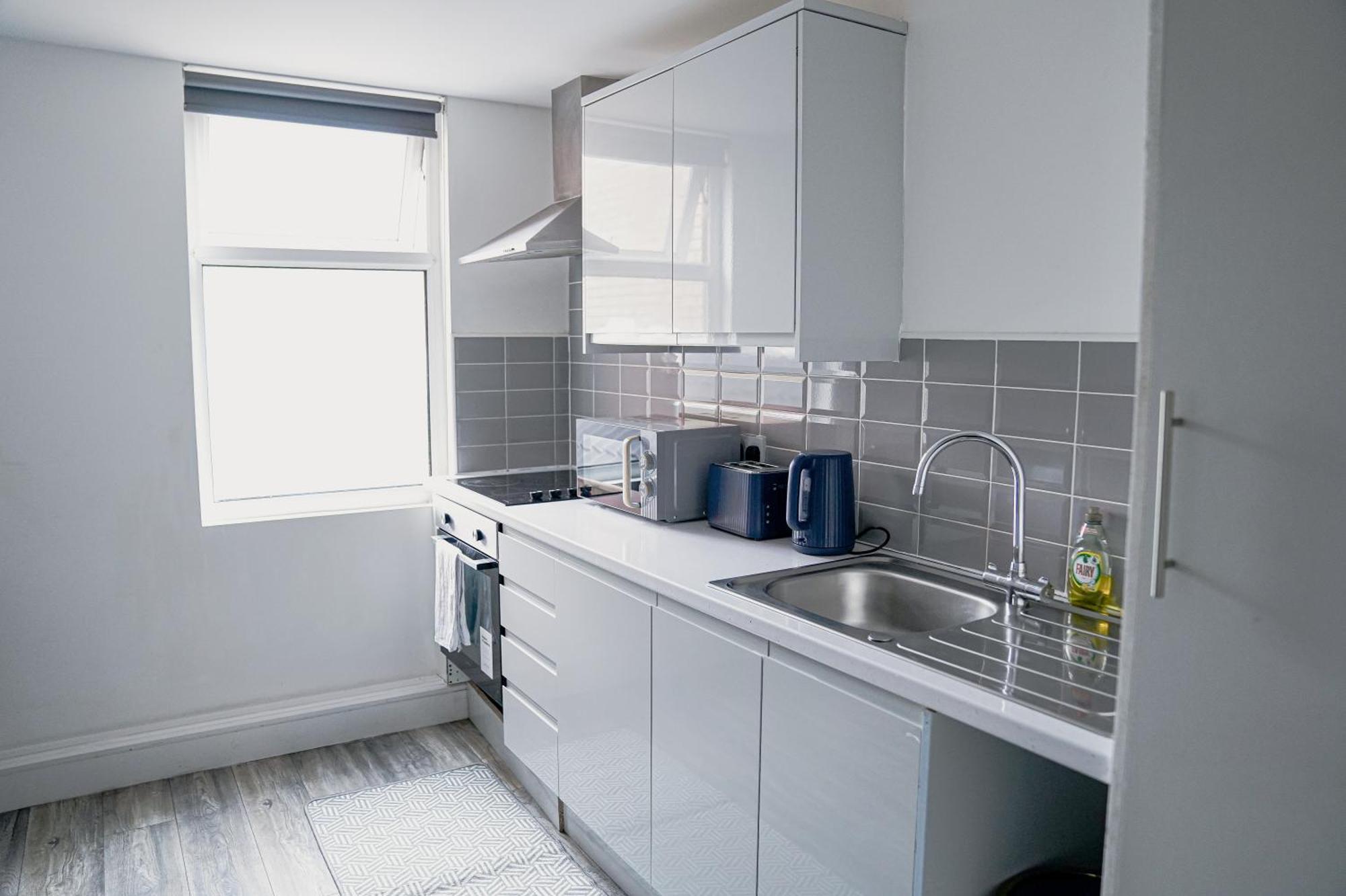Hiltop 2bed Apartment, Near Centre, Sleeps 4 With Parking * Coventry