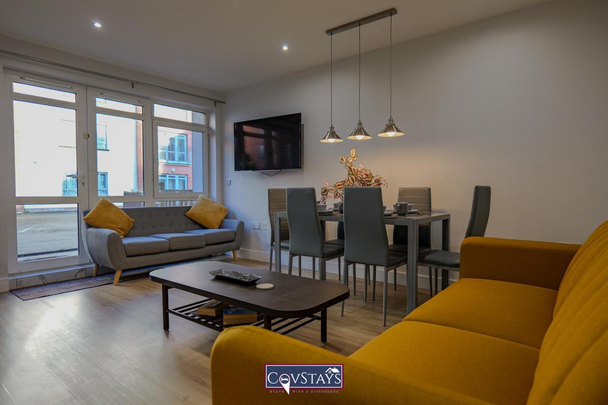 Beauchamp House - In Centre By Covstays Apartment