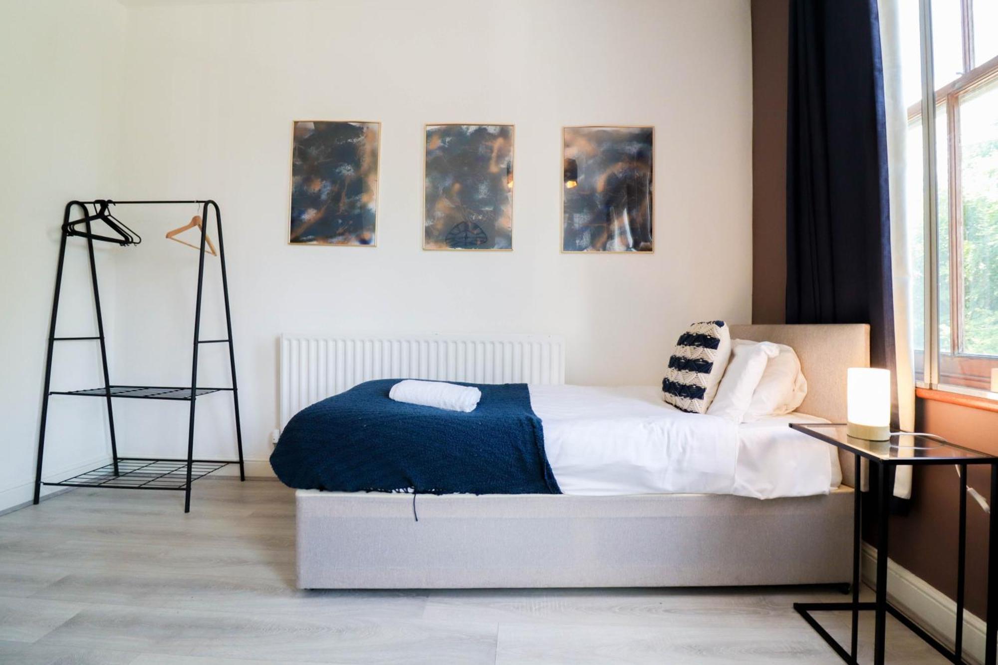 Prime 4-Bedroom House In The Heart Of The City Apartment *