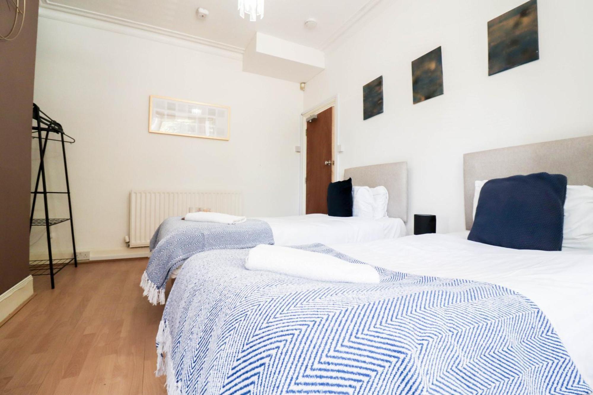 Apartment Prime 4-Bedroom House In The Heart Of The City *