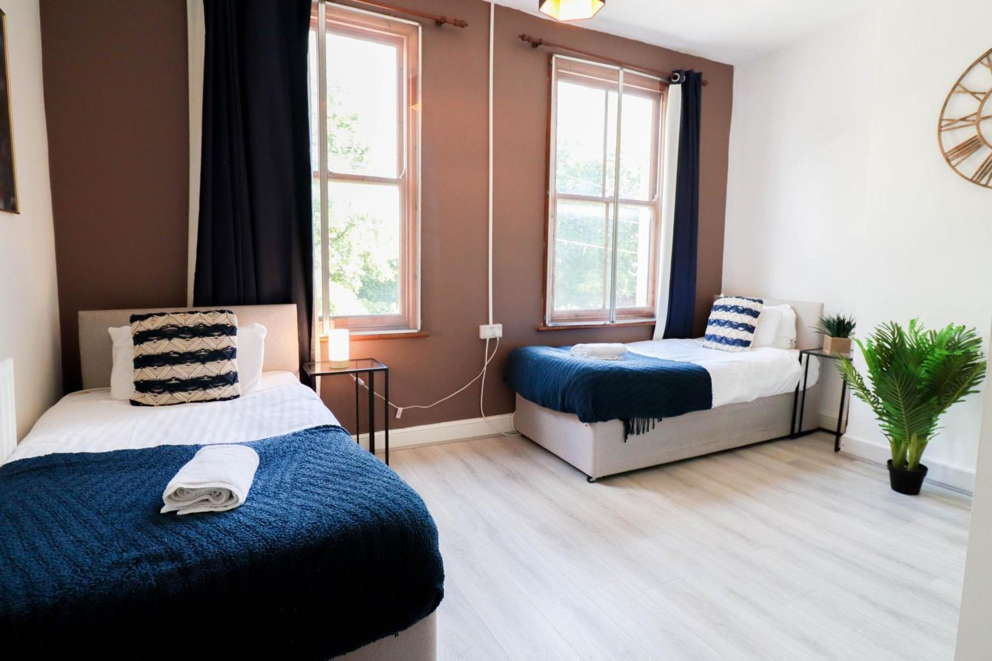 Apartment Prime 4-Bedroom House In The Heart Of The City