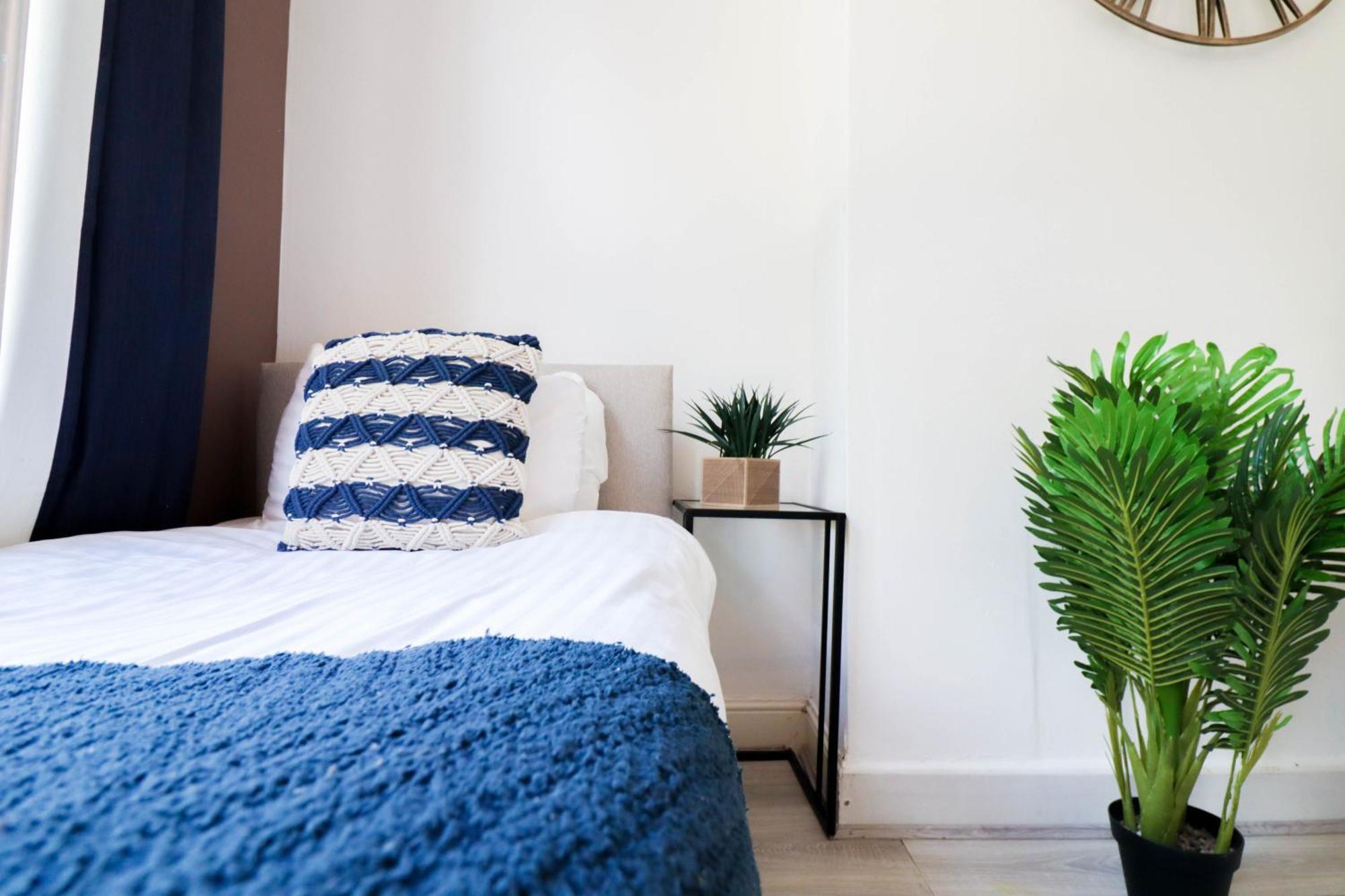 Apartment Prime 4-Bedroom House In The Heart Of The City *