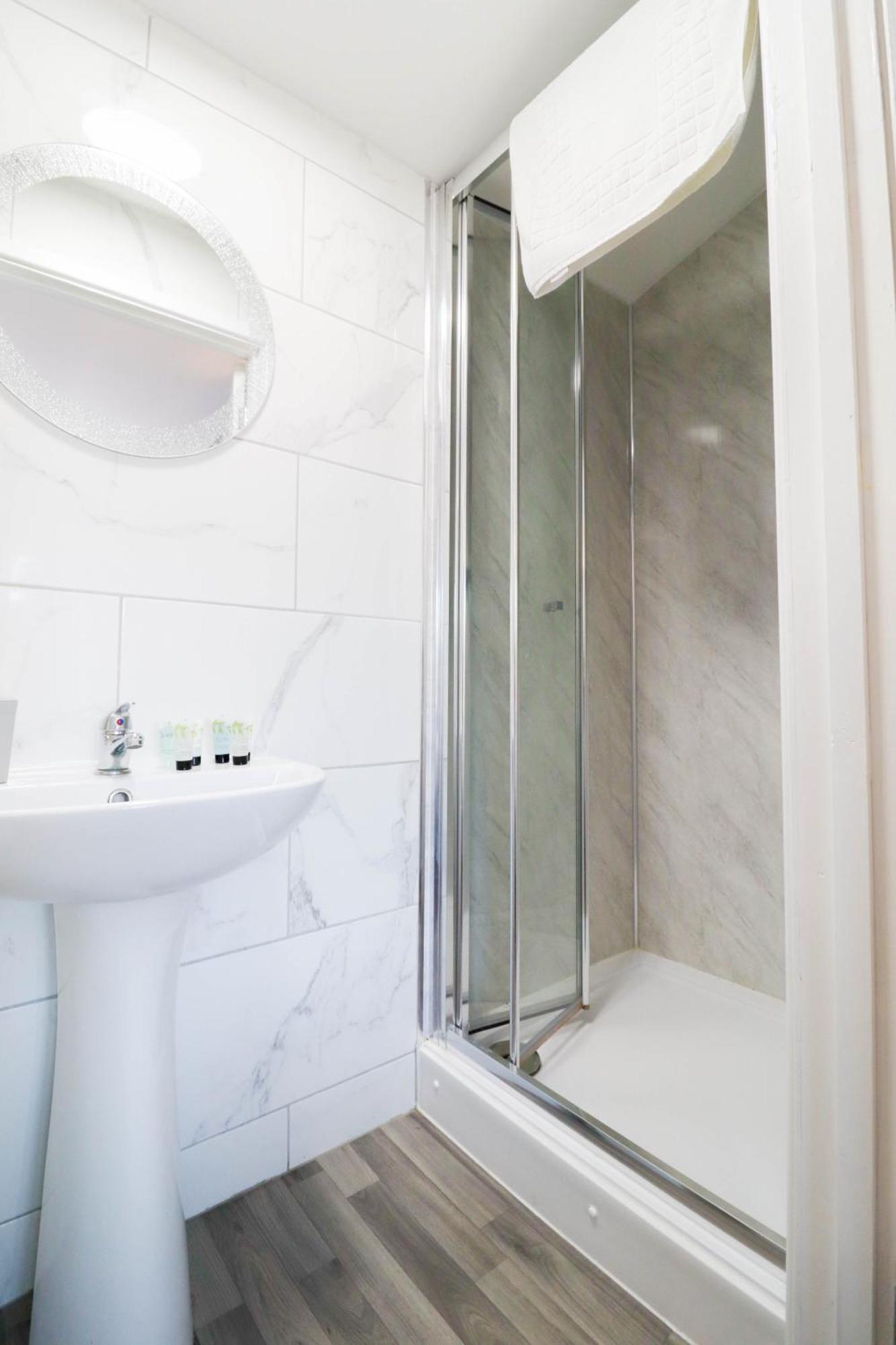Apartment Prime 4-Bedroom House In The Heart Of The City