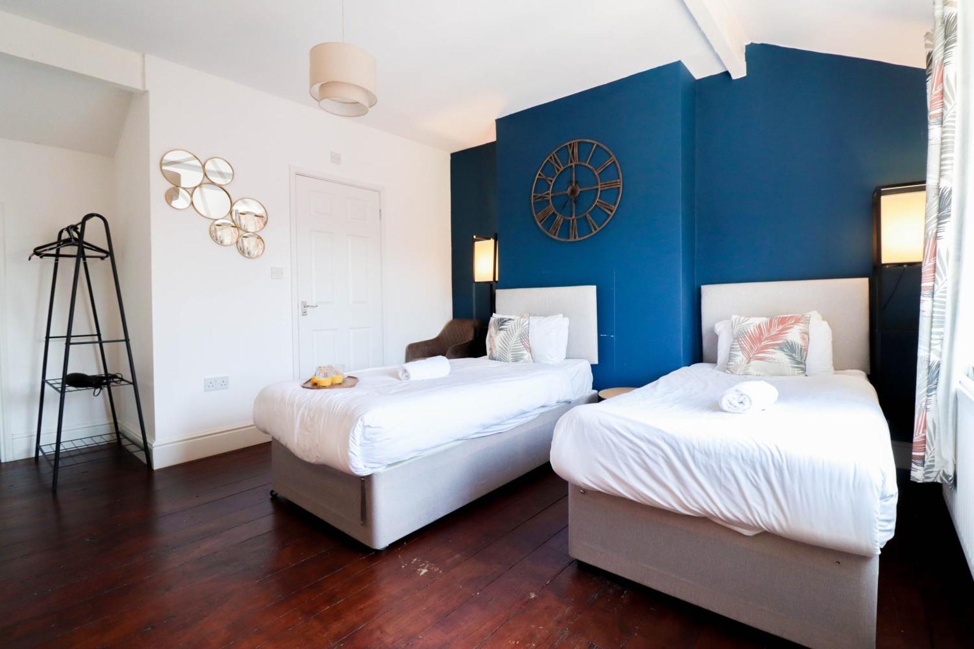 Prime 4-Bedroom House In The Heart Of The City Apartment Coventry
