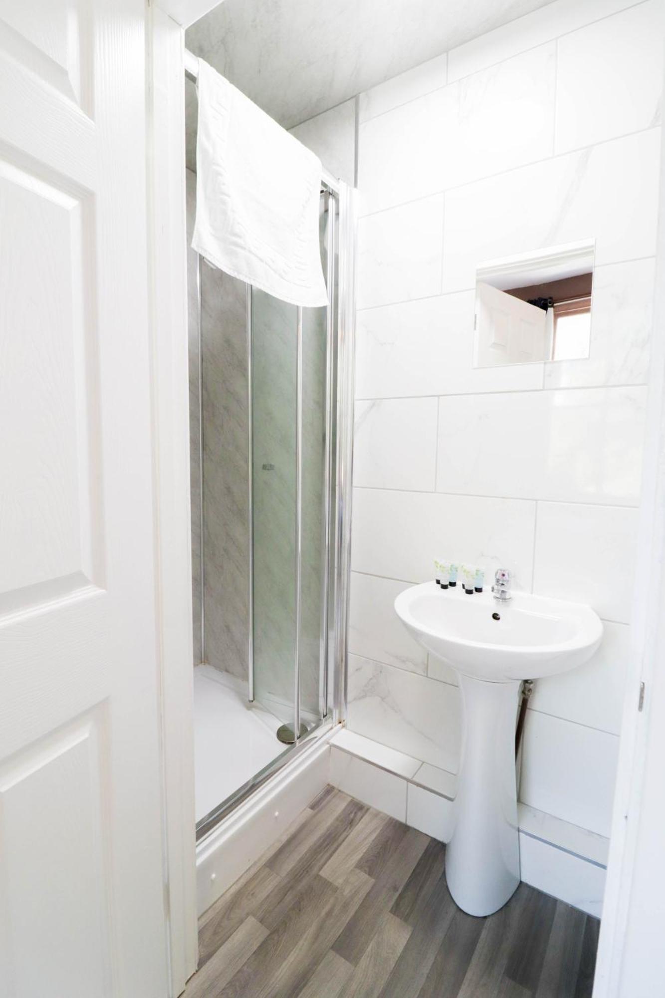 Apartment Prime 4-Bedroom House In The Heart Of The City *