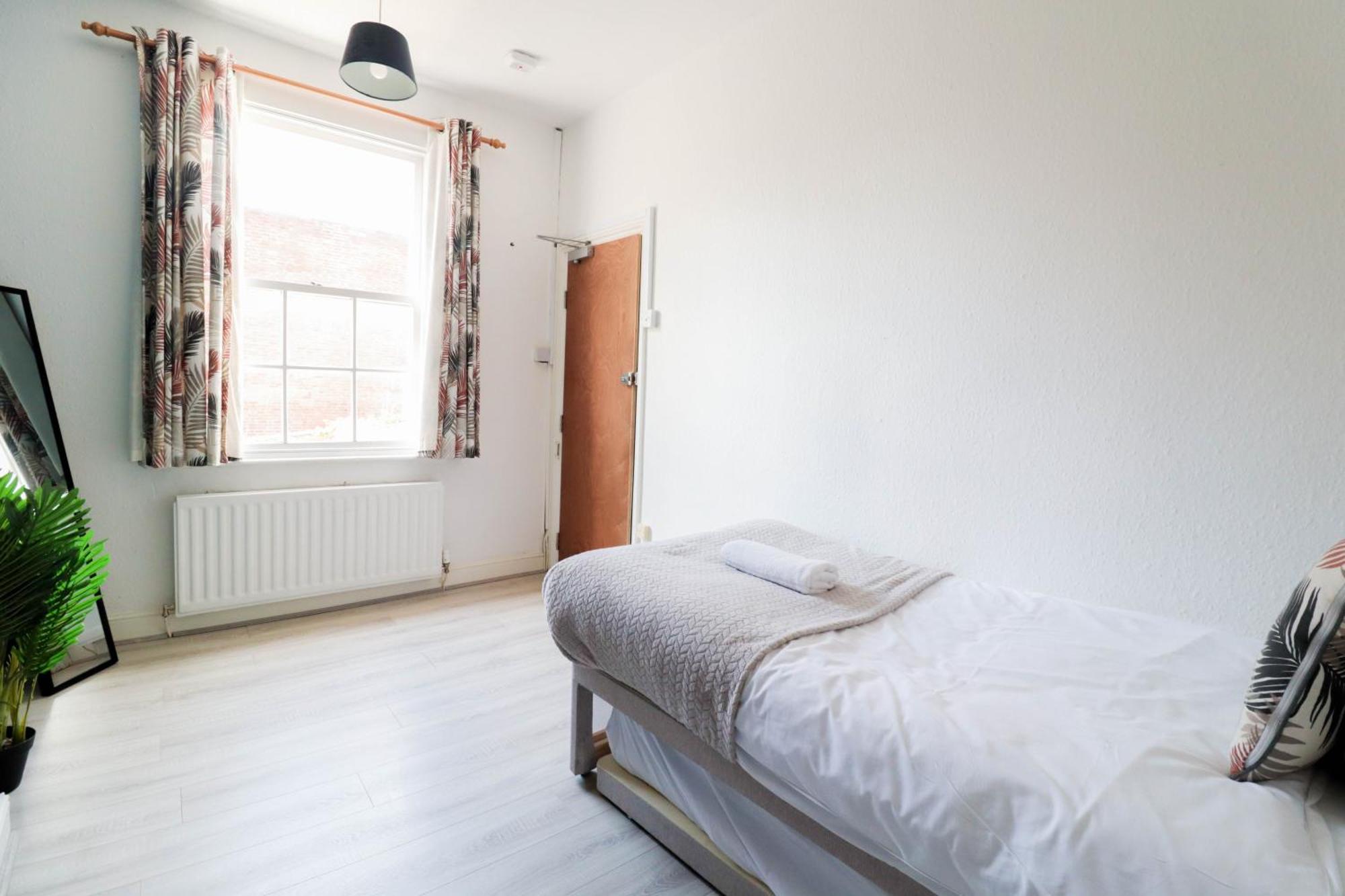 Apartment Prime 4-Bedroom House In The Heart Of The City