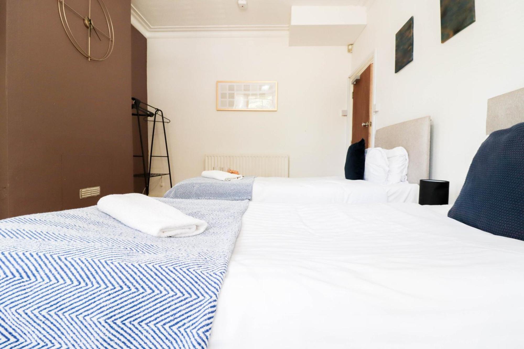 Prime 4-Bedroom House In The Heart Of The City Apartment *
