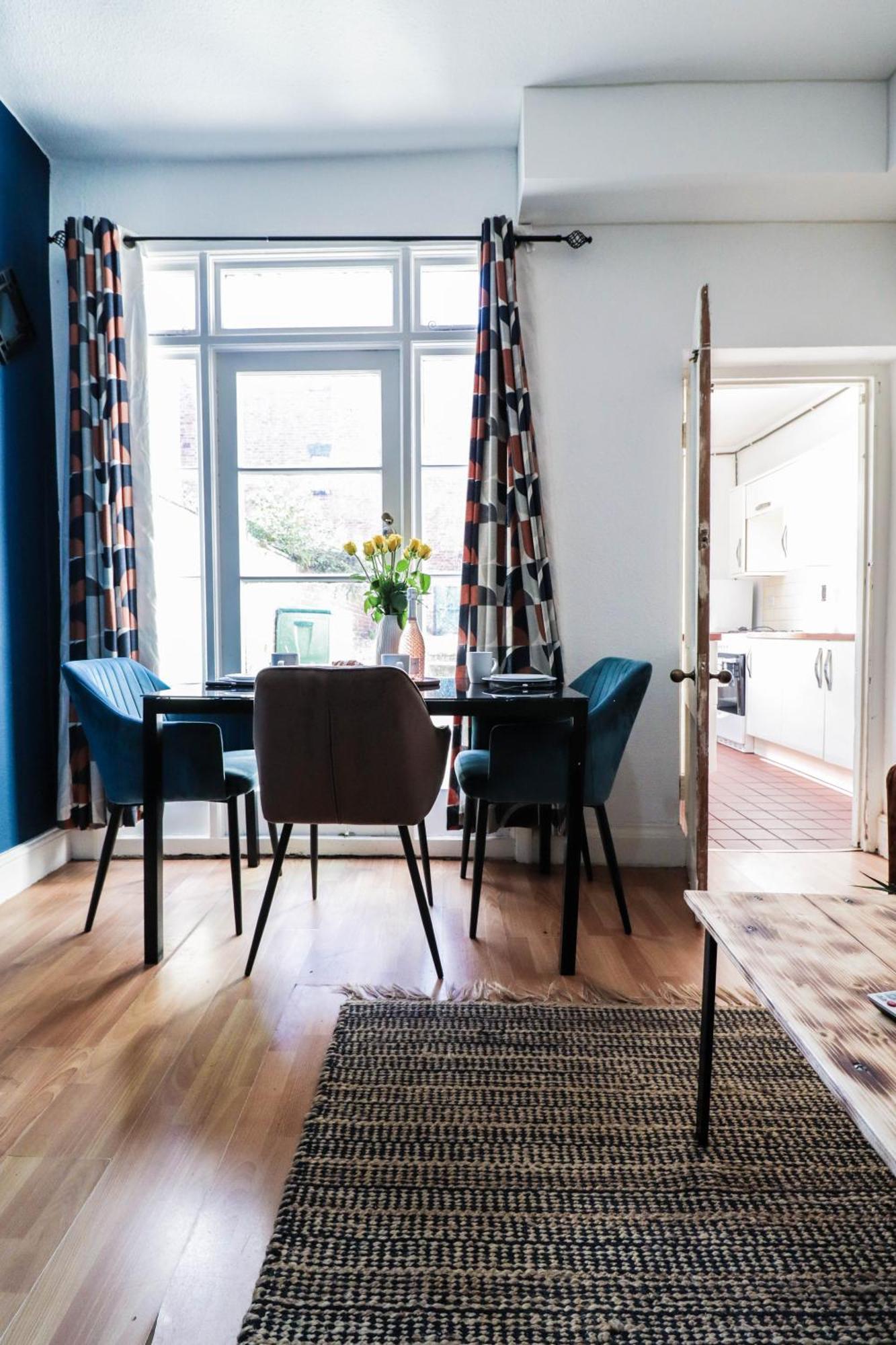 Prime 4-Bedroom House In The Heart Of The City Apartment Coventry