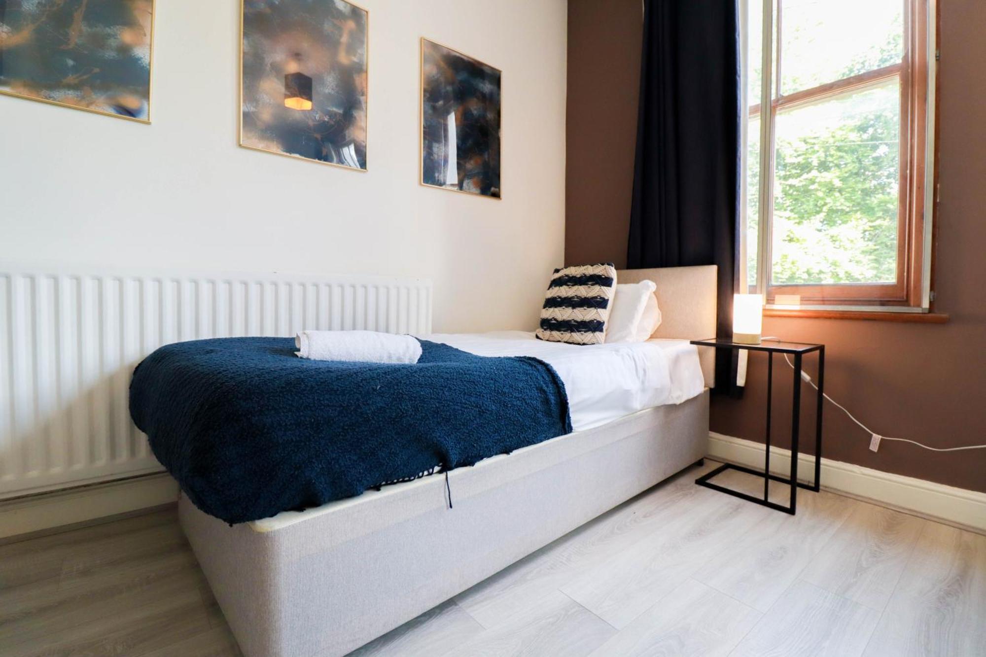 Apartment Prime 4-Bedroom House In The Heart Of The City